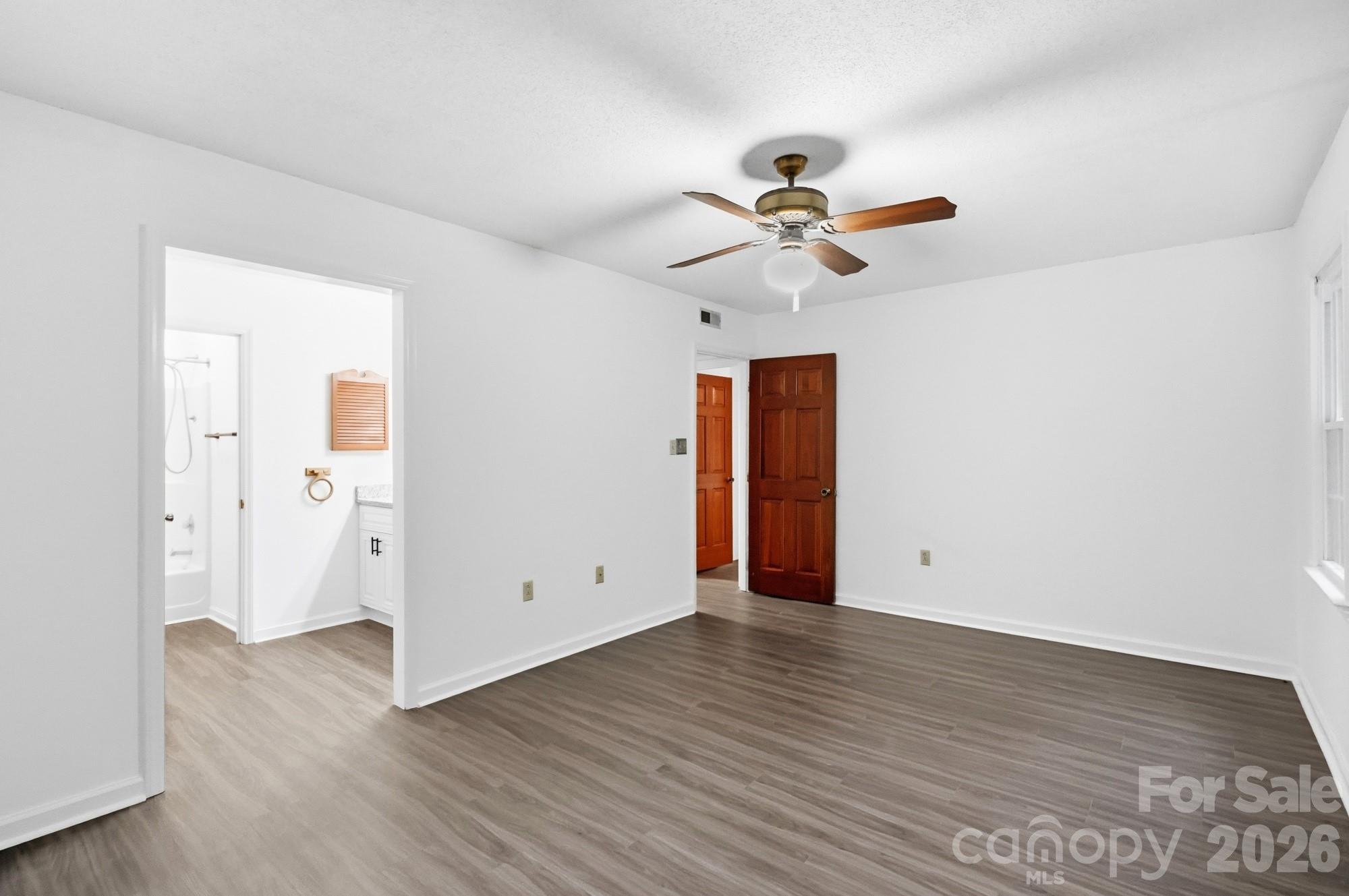 10211 Meadow Hollow Drive Property Photo 20
