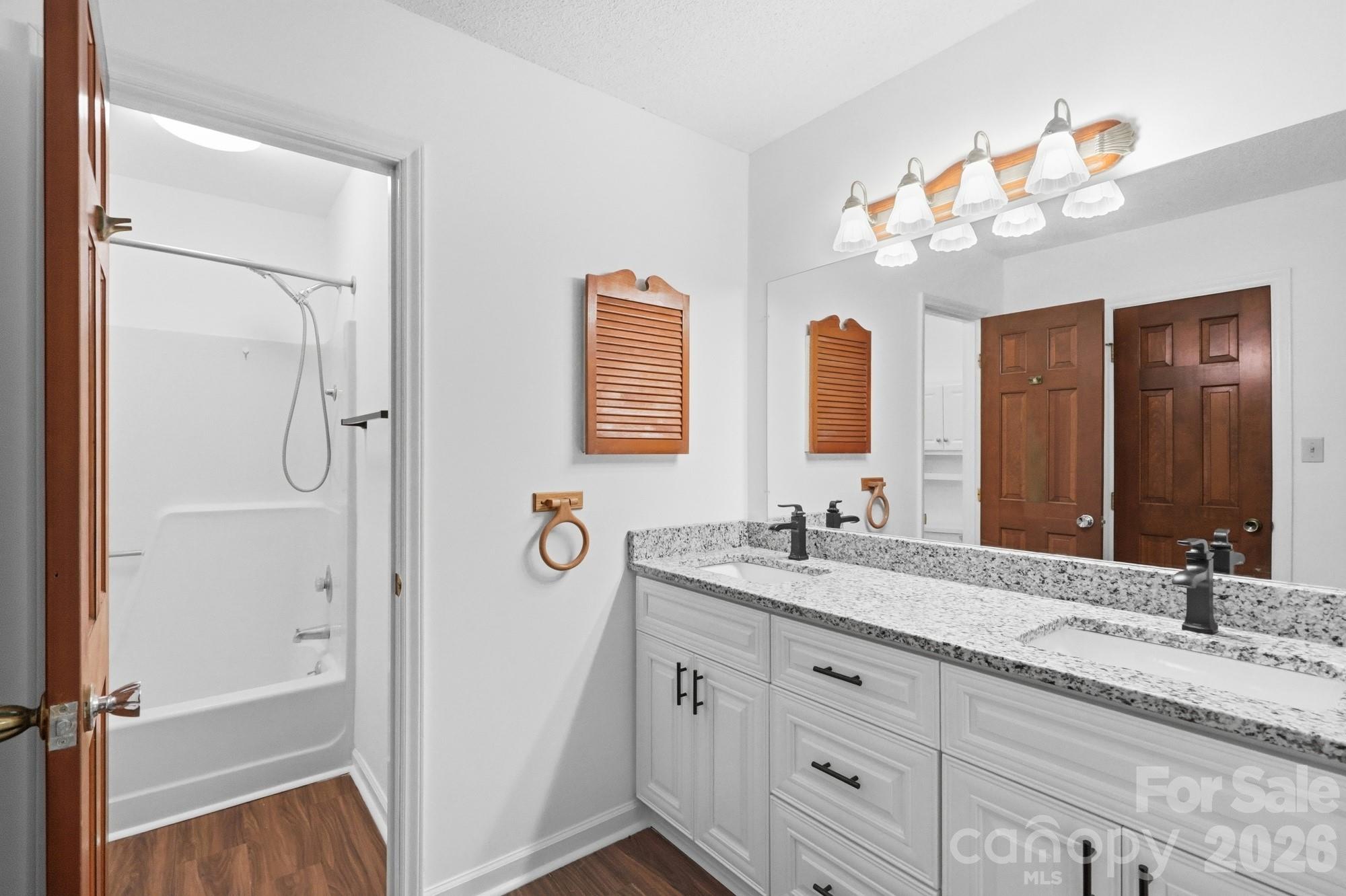 10211 Meadow Hollow Drive Property Photo 22