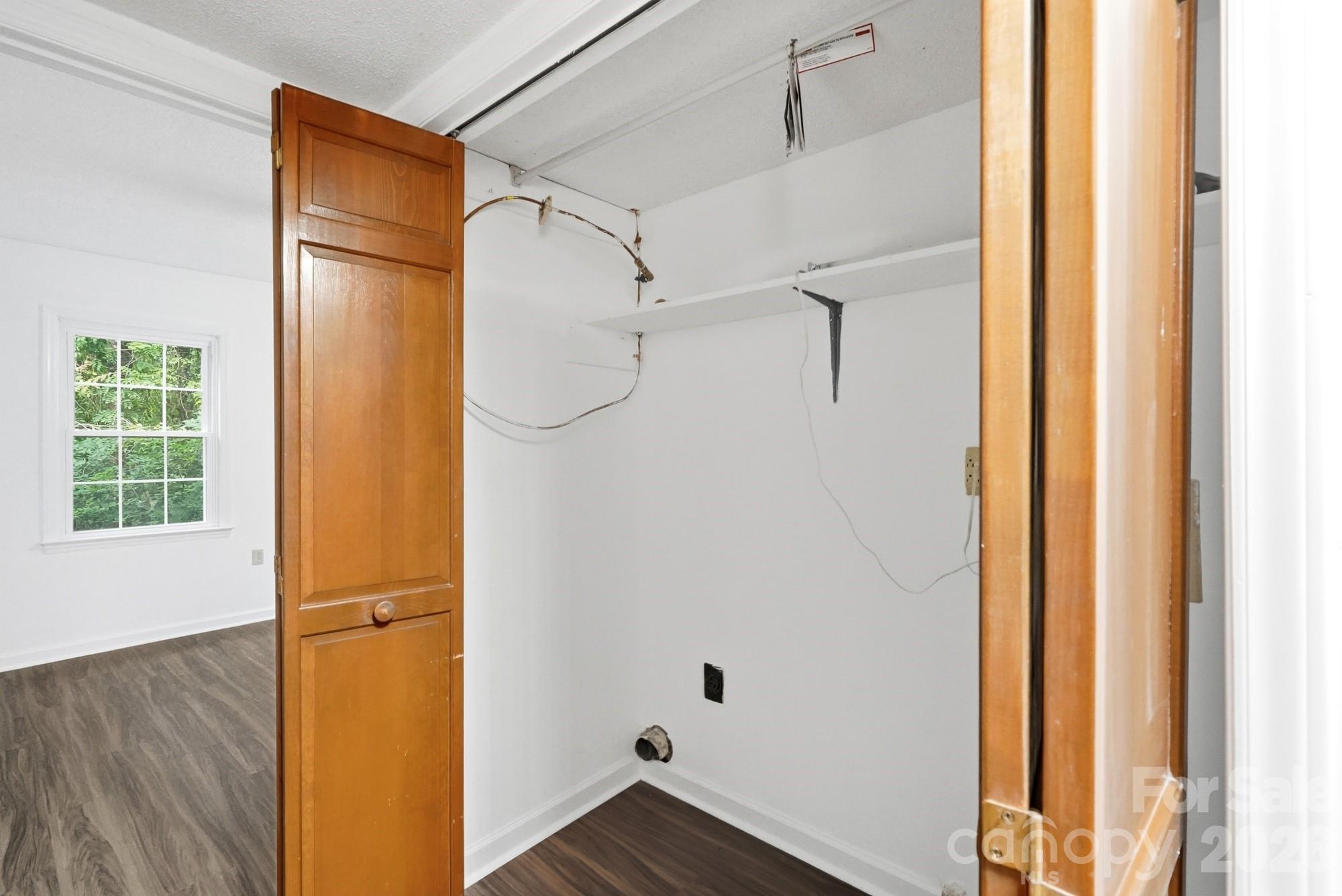 10211 Meadow Hollow Drive Property Photo 24