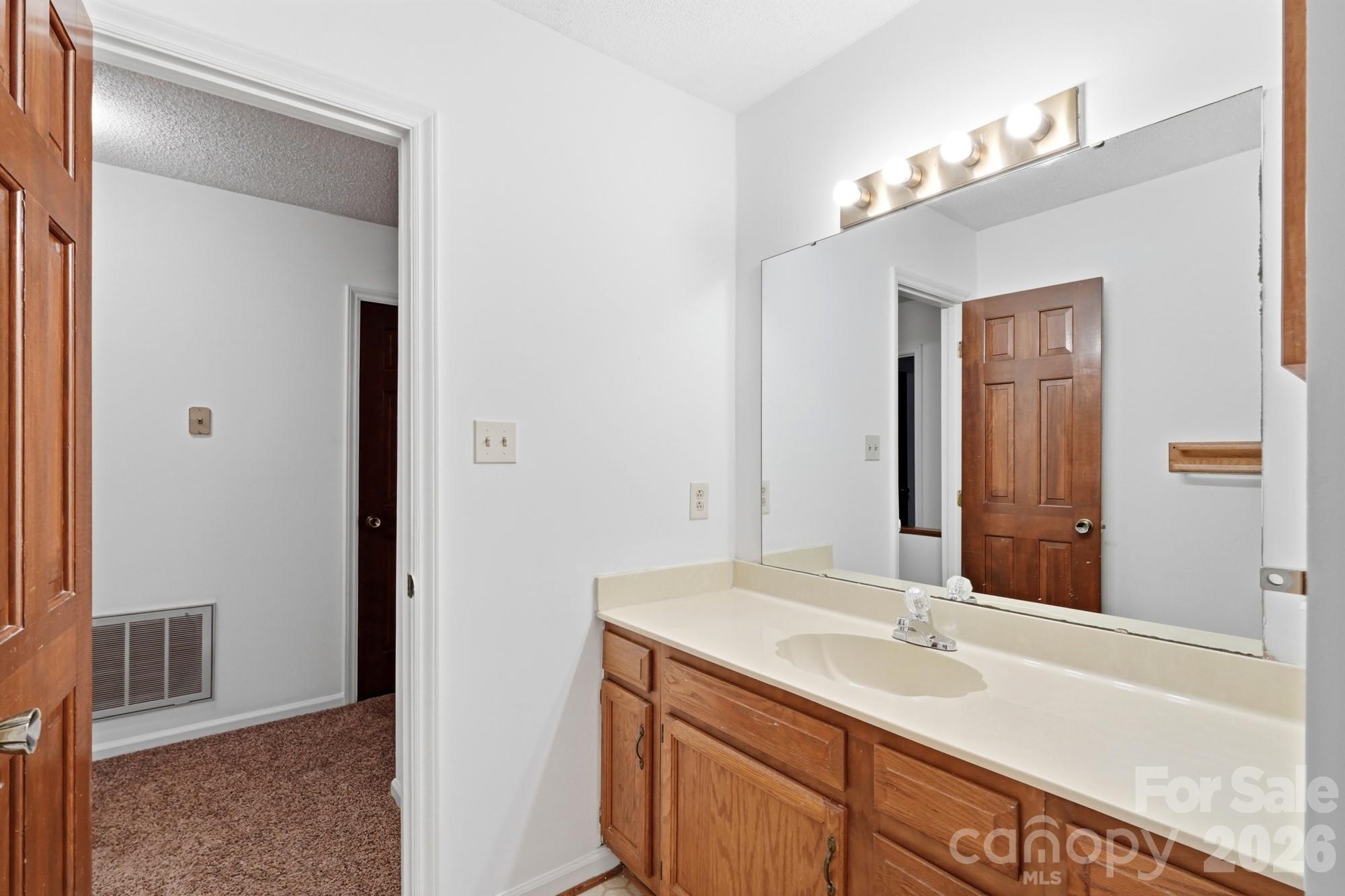 10211 Meadow Hollow Drive Property Photo 27
