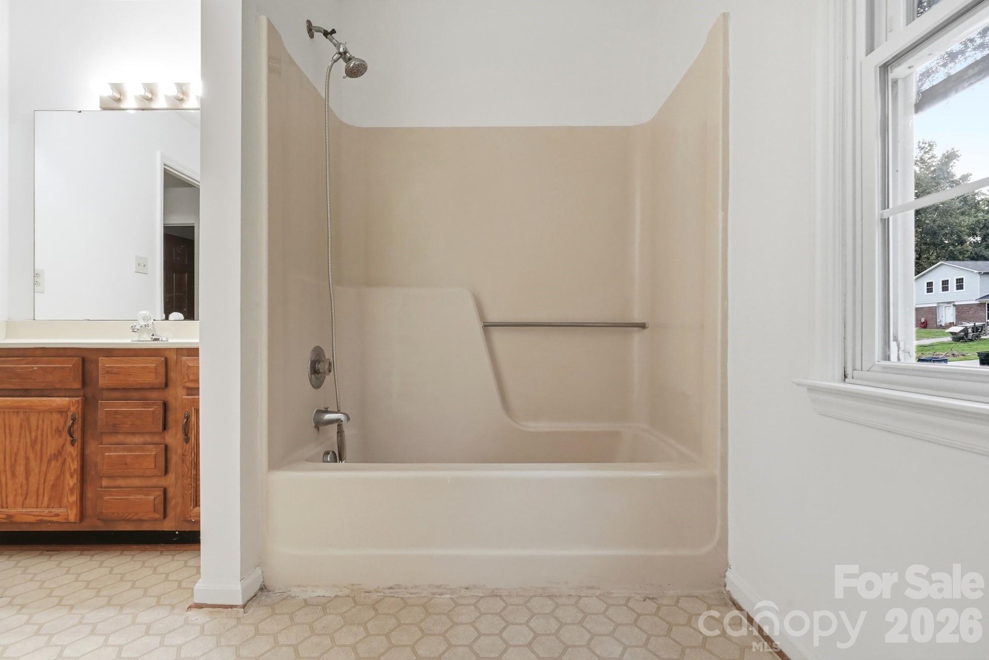 10211 Meadow Hollow Drive Property Photo 28