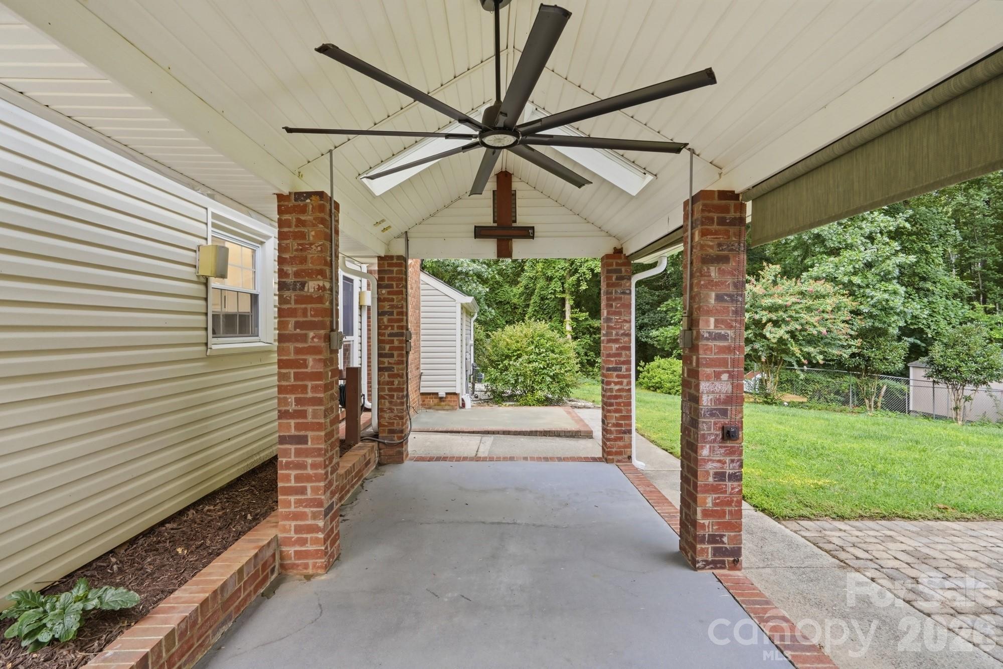 10211 Meadow Hollow Drive Property Photo 31
