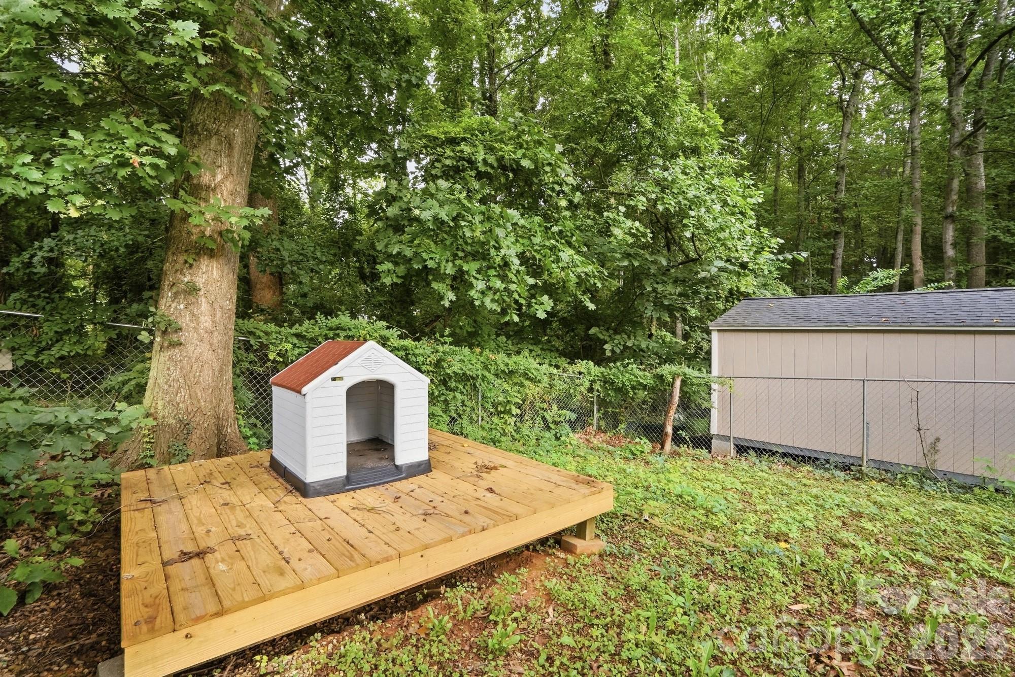 10211 Meadow Hollow Drive Property Photo 39