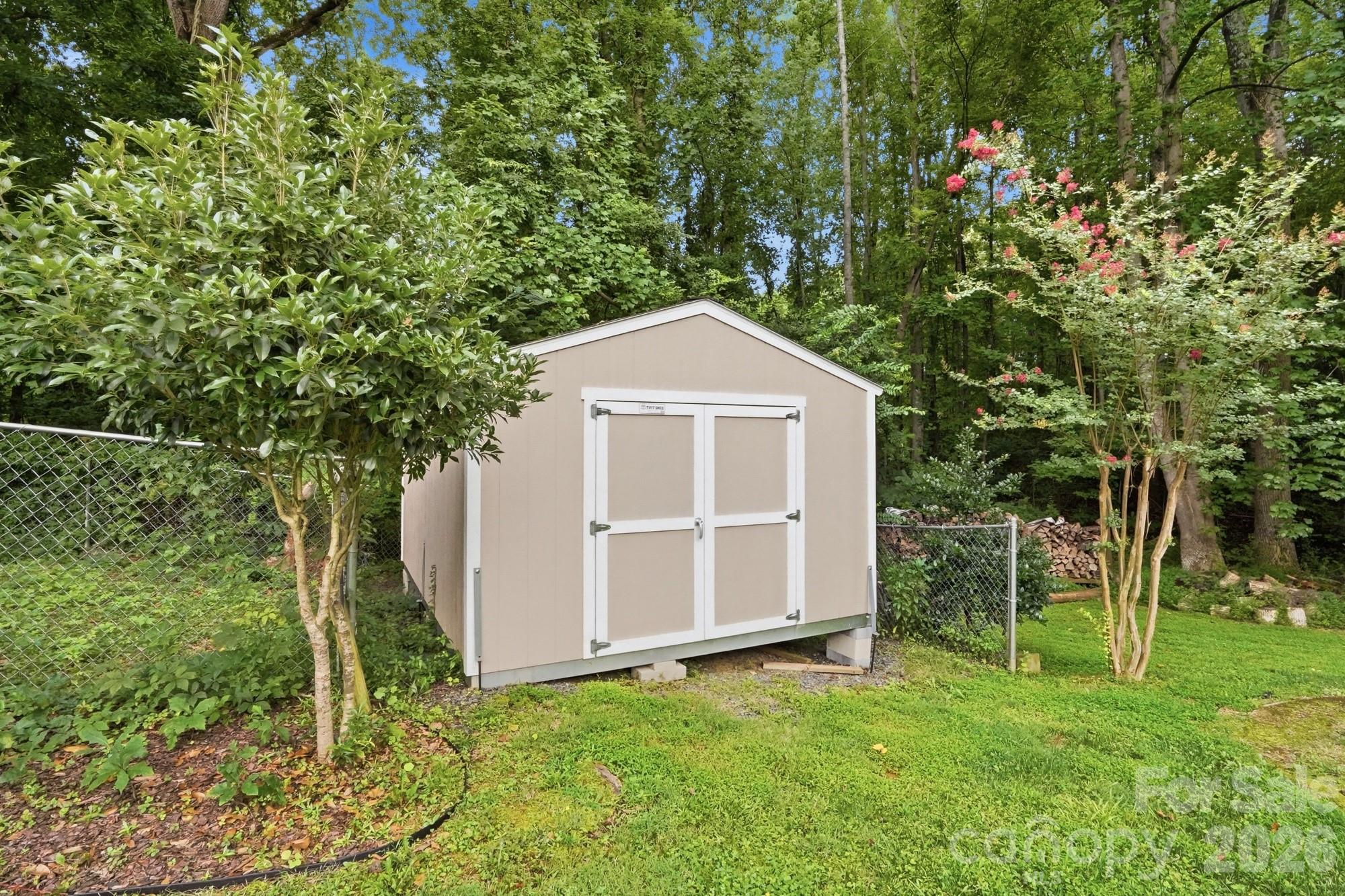 10211 Meadow Hollow Drive Property Photo 40