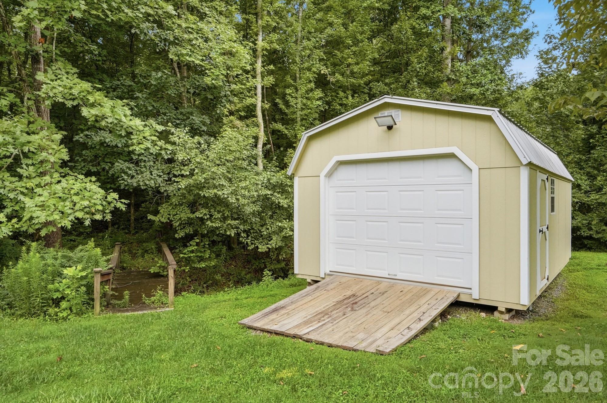 10211 Meadow Hollow Drive Property Photo 41