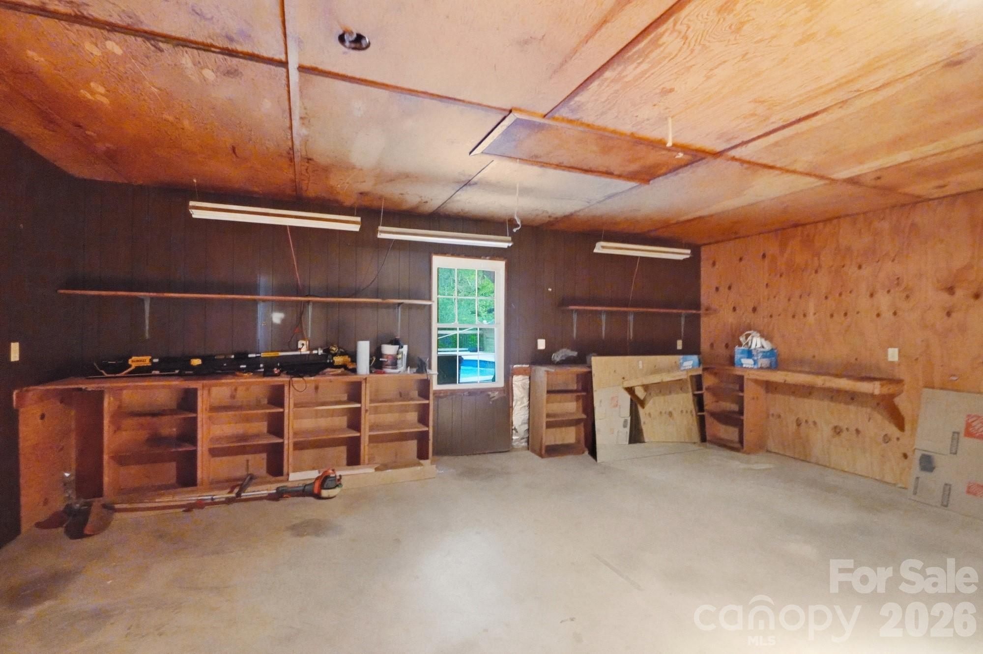 10211 Meadow Hollow Drive Property Photo 44