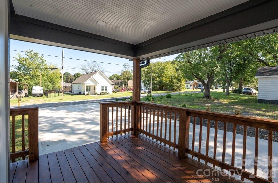 1407 Birch Street Property Photo 6