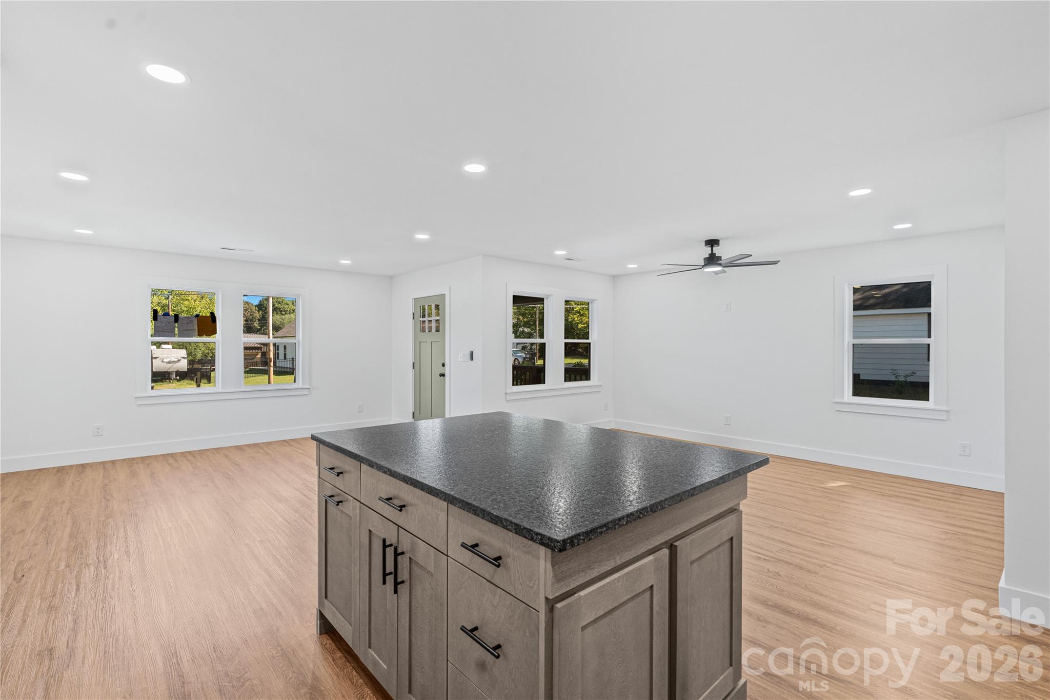1407 Birch Street Property Photo 9