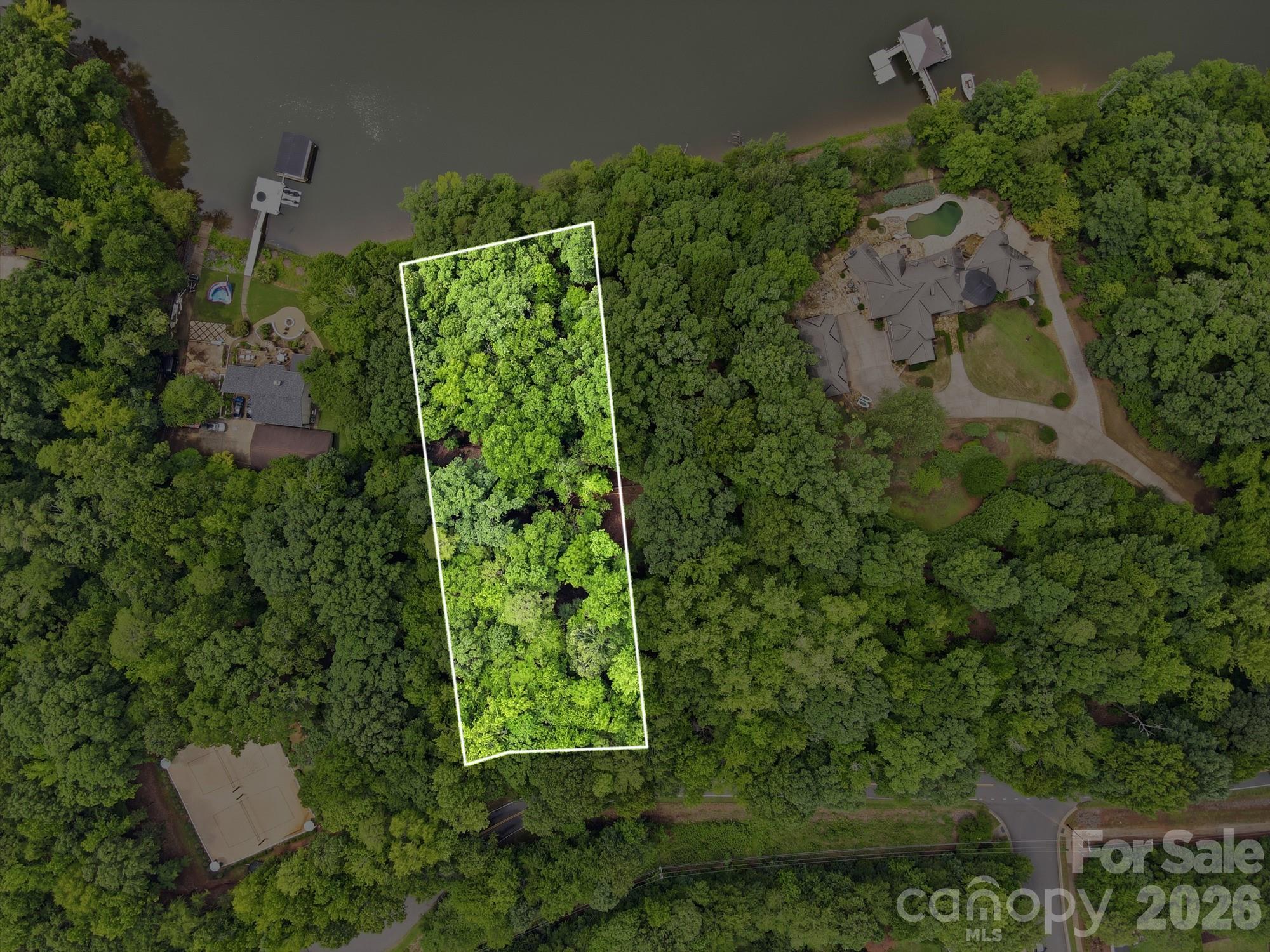 9704 Windygap Road Property Photo 3