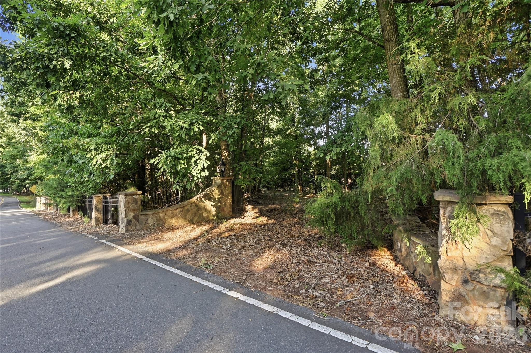 9704 Windygap Road Property Photo 12