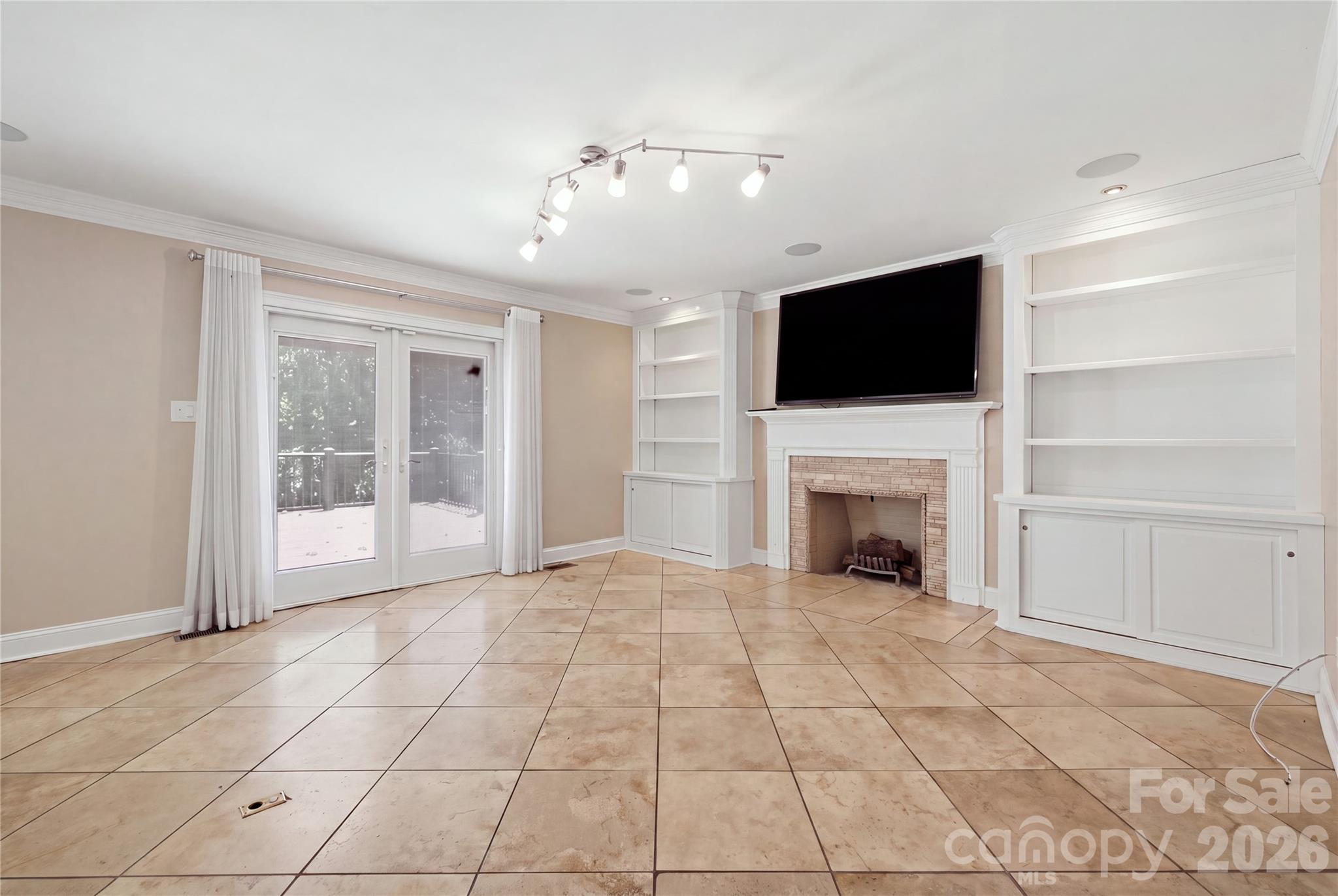 3906 Wandering Lane Property Photo 12