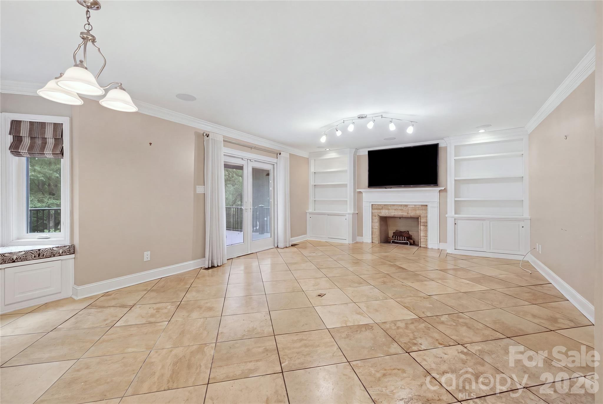 3906 Wandering Lane Property Photo 14