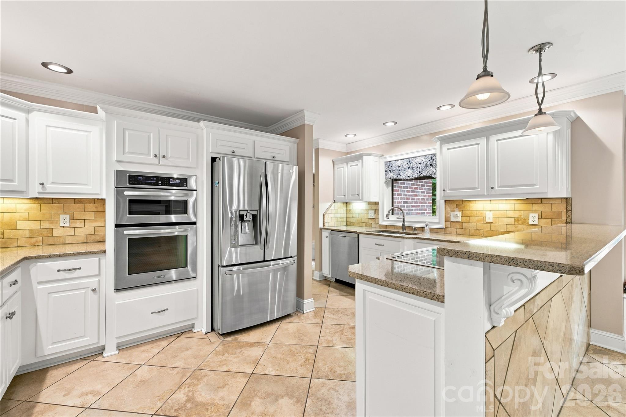 3906 Wandering Lane Property Photo 16