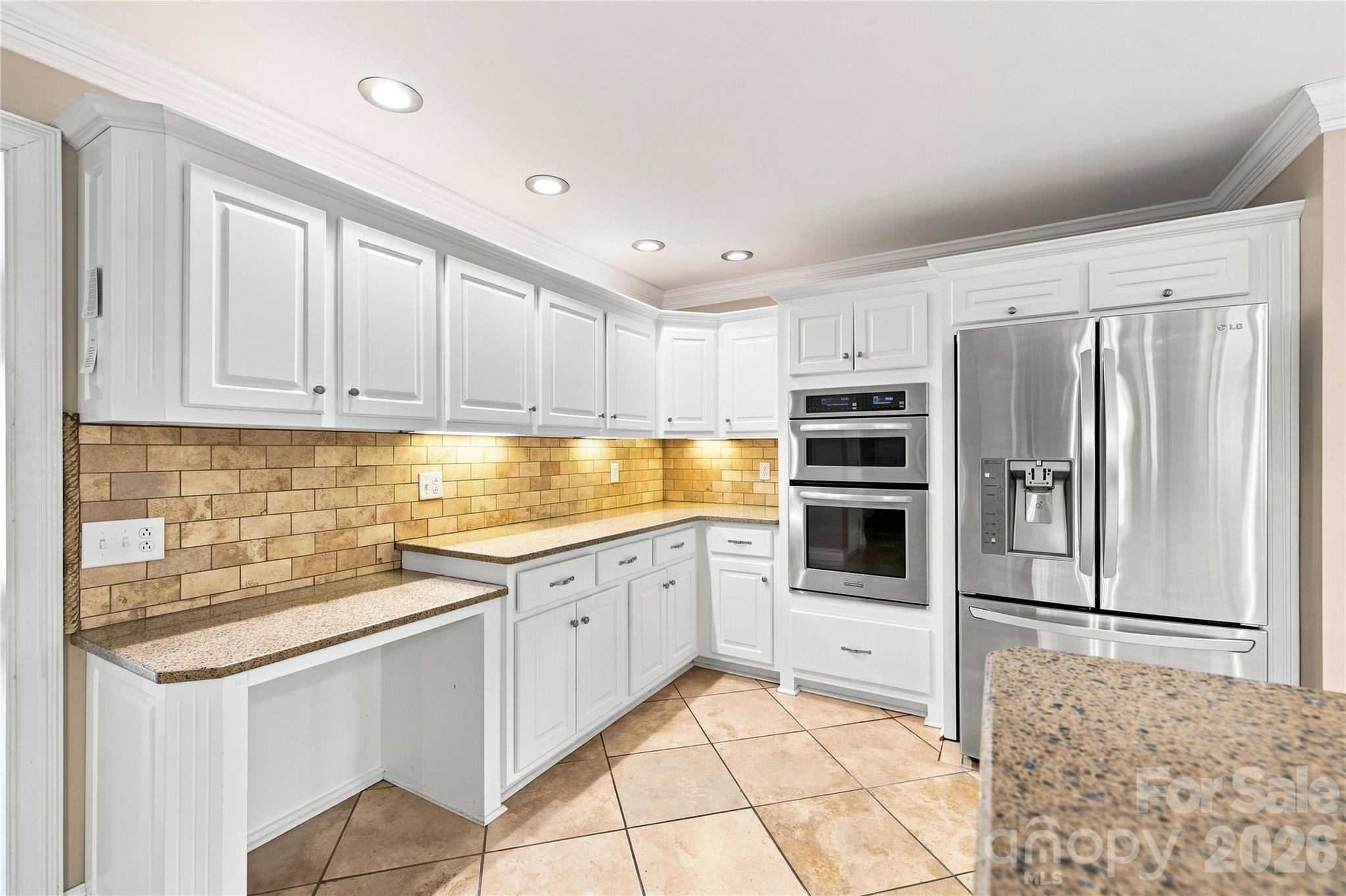 3906 Wandering Lane Property Photo 17