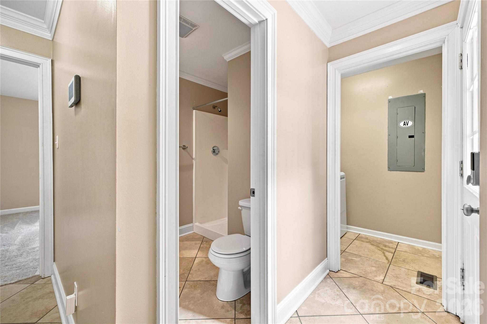 3906 Wandering Lane Property Photo 20