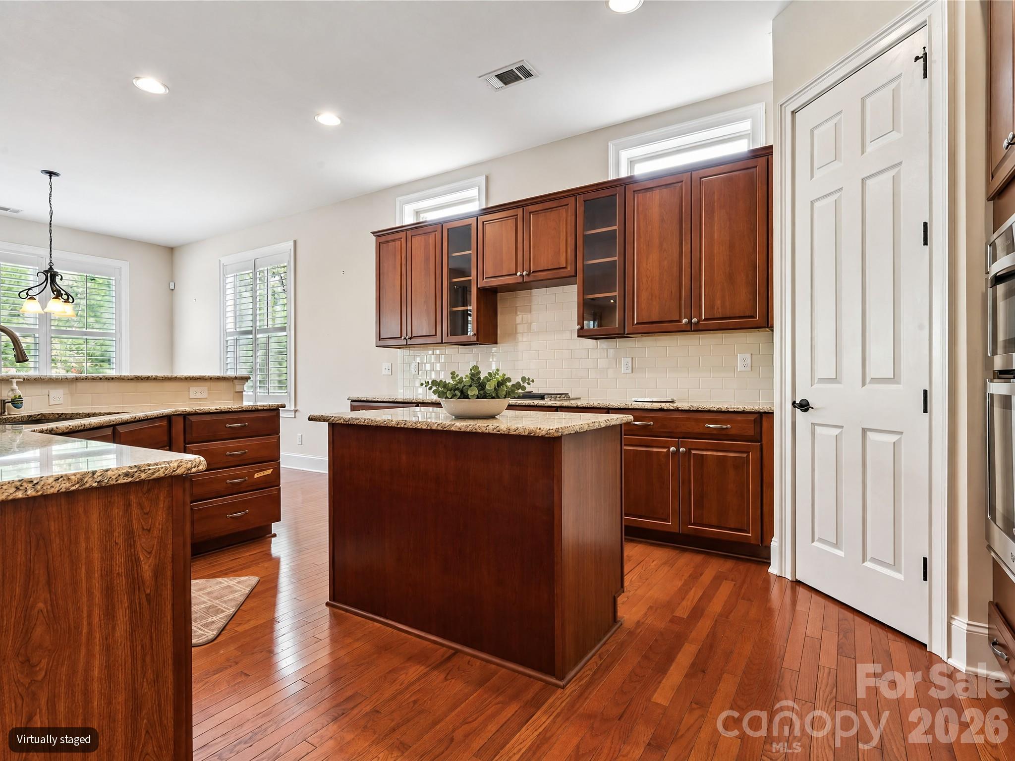 16826 Coves Edge Lane Property Photo 8