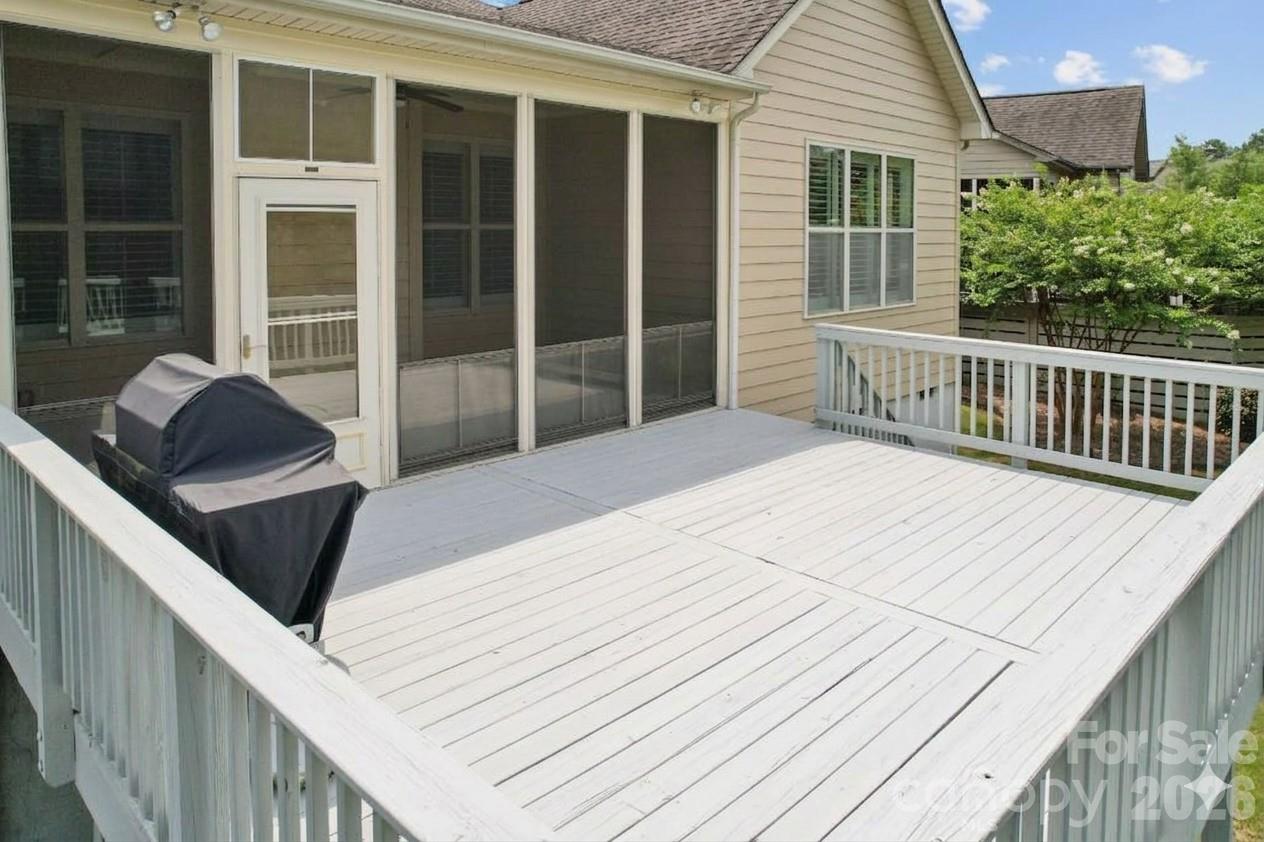 16826 Coves Edge Lane Property Photo 32