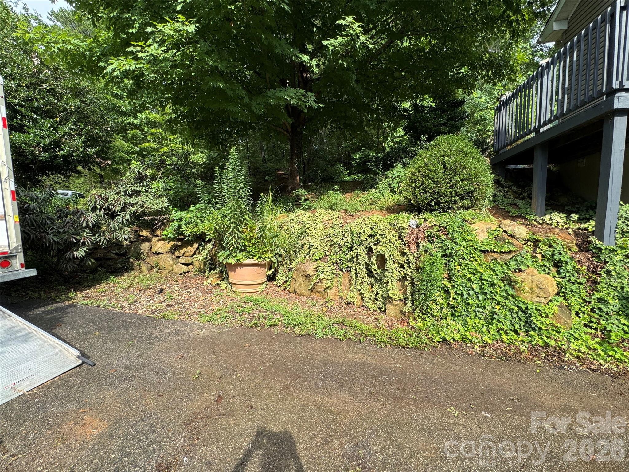 1886 Old Linville Road Property Photo 9