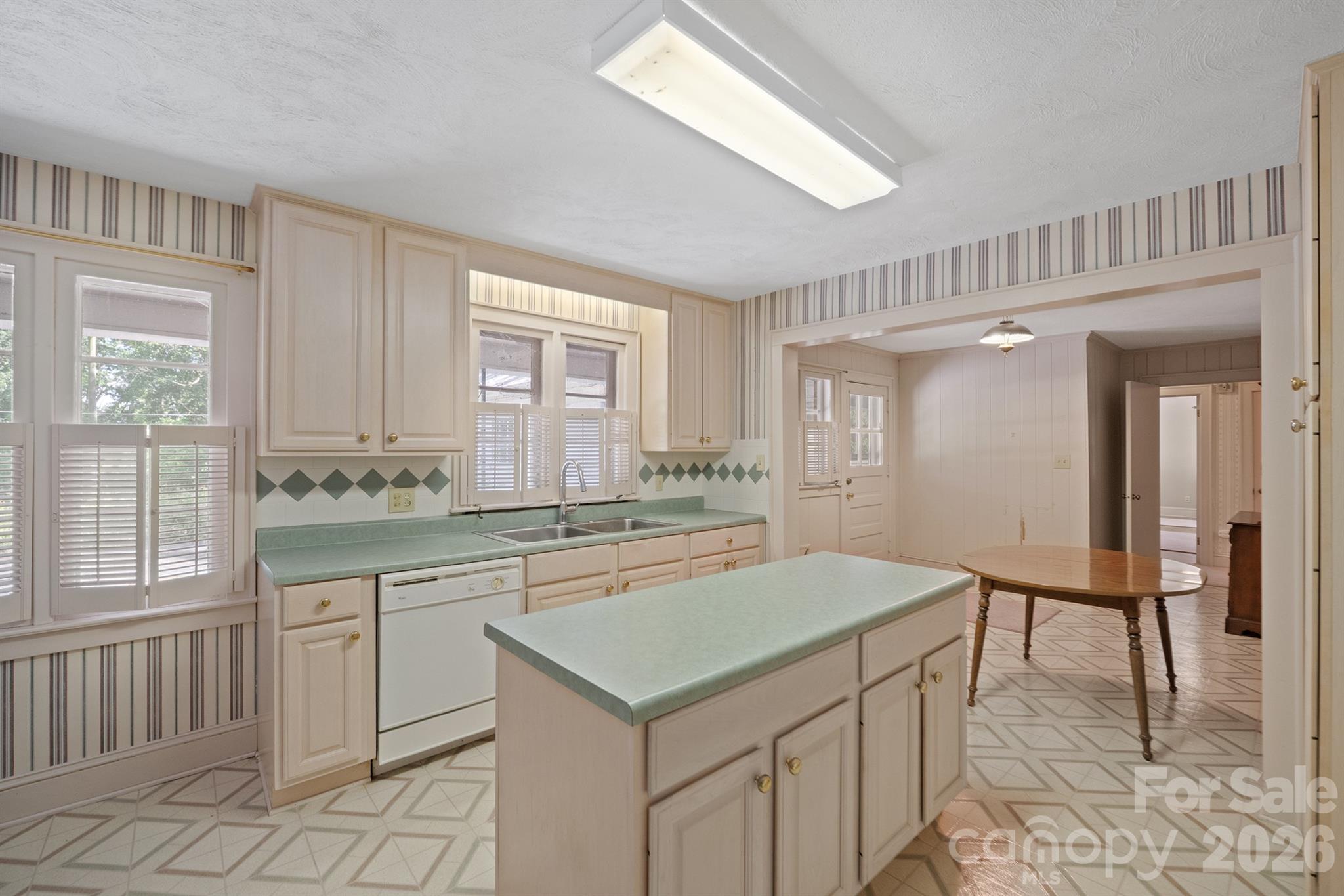 17 E Murray Street Property Photo 8