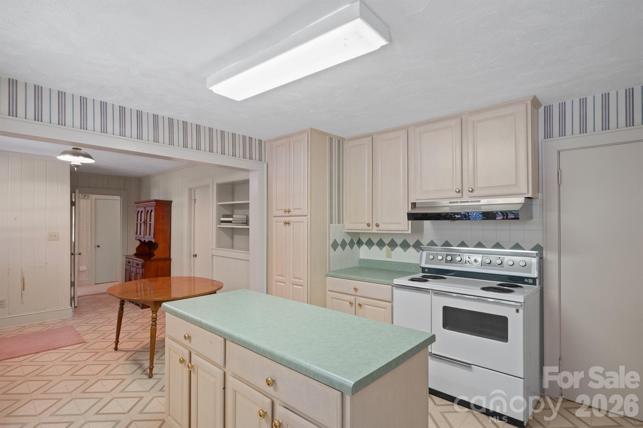 17 E Murray Street Property Photo 9