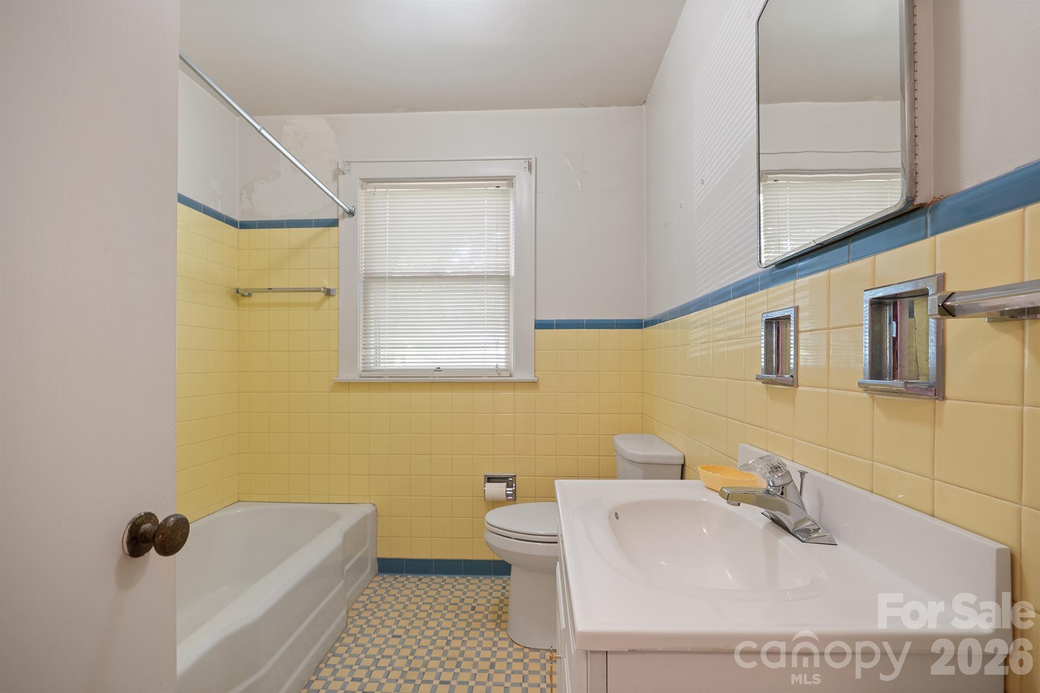 17 E Murray Street Property Photo 24