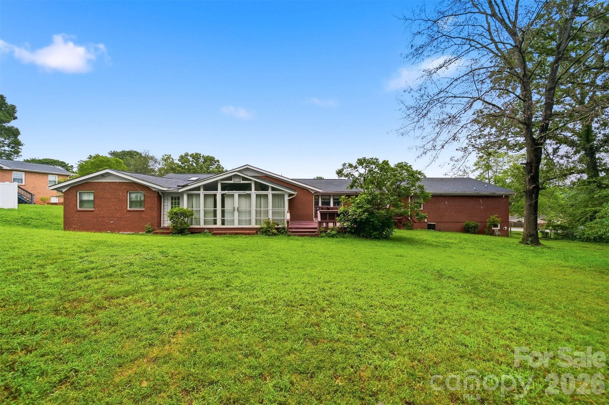 103 Castlegate Drive Property Photo 2