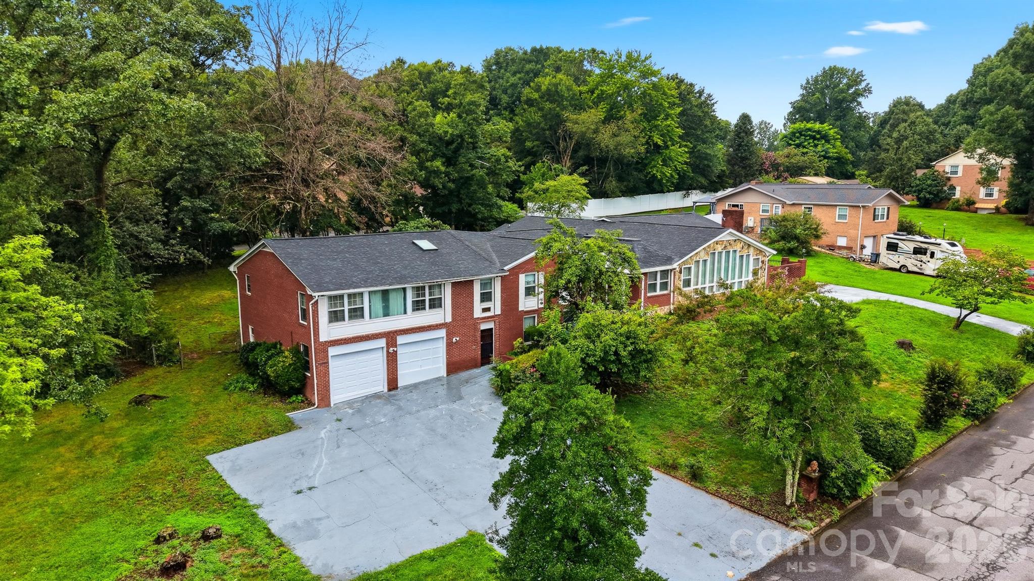 103 Castlegate Drive Property Photo 3