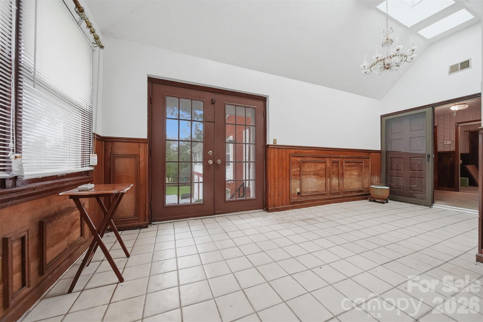 103 Castlegate Drive Property Photo 6