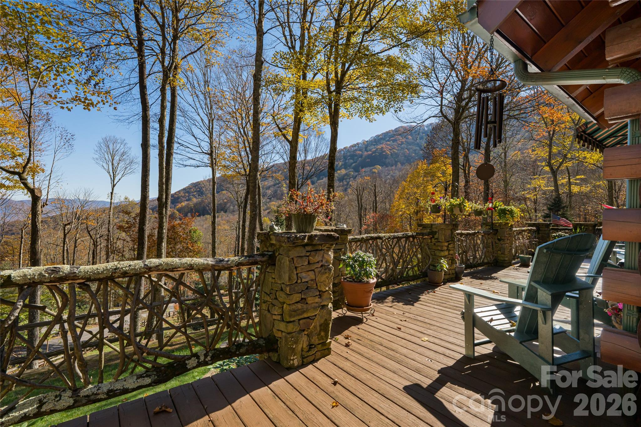580 Flying Hawk Trail Property Photo 3