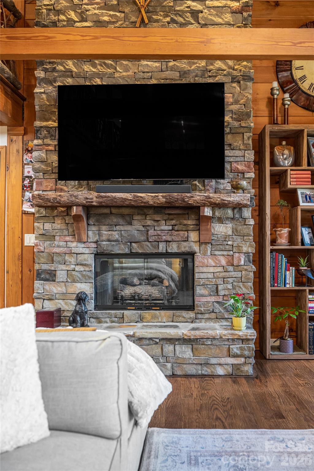 580 Flying Hawk Trail Property Photo 10