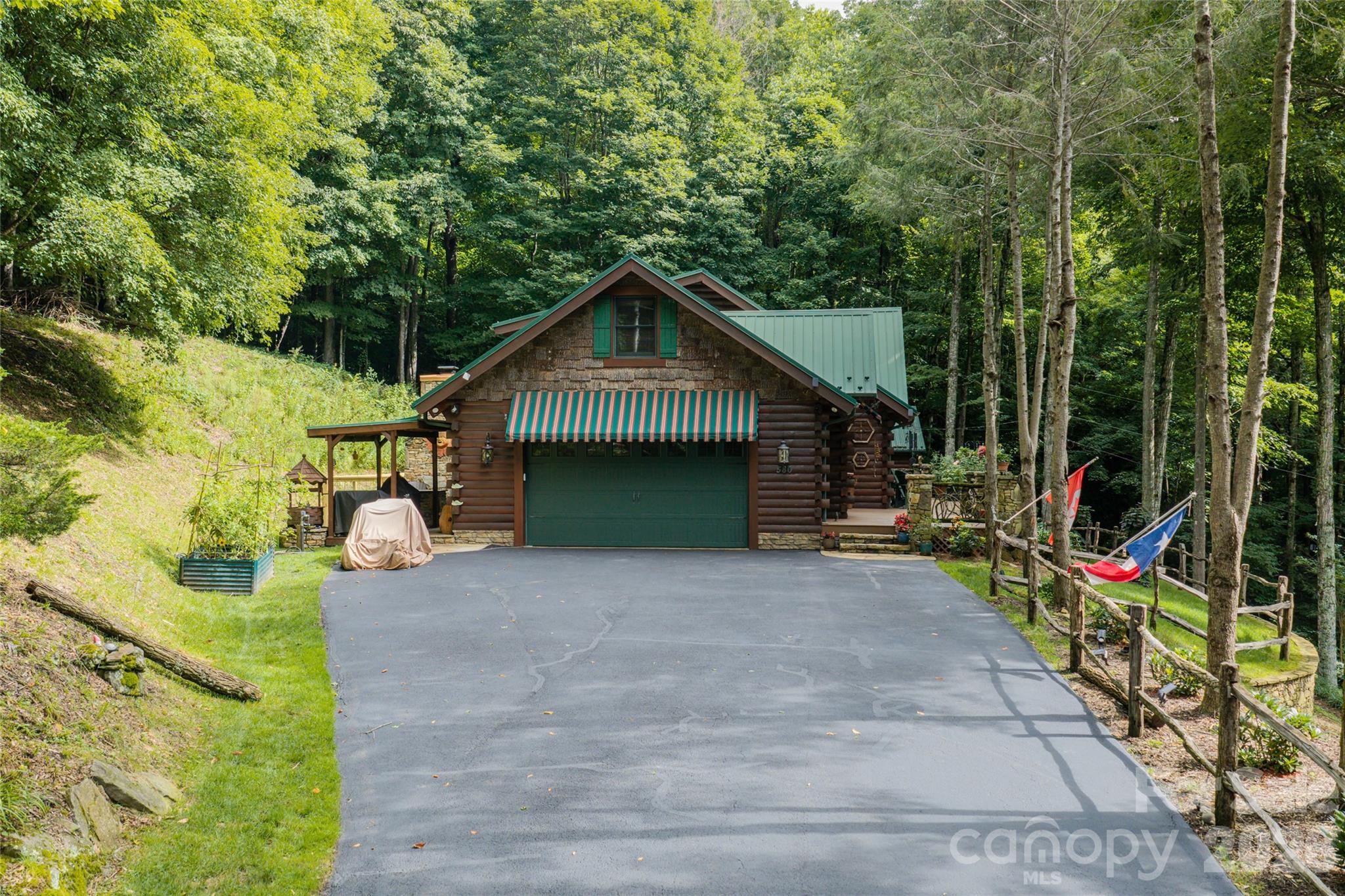 580 Flying Hawk Trail Property Photo 44