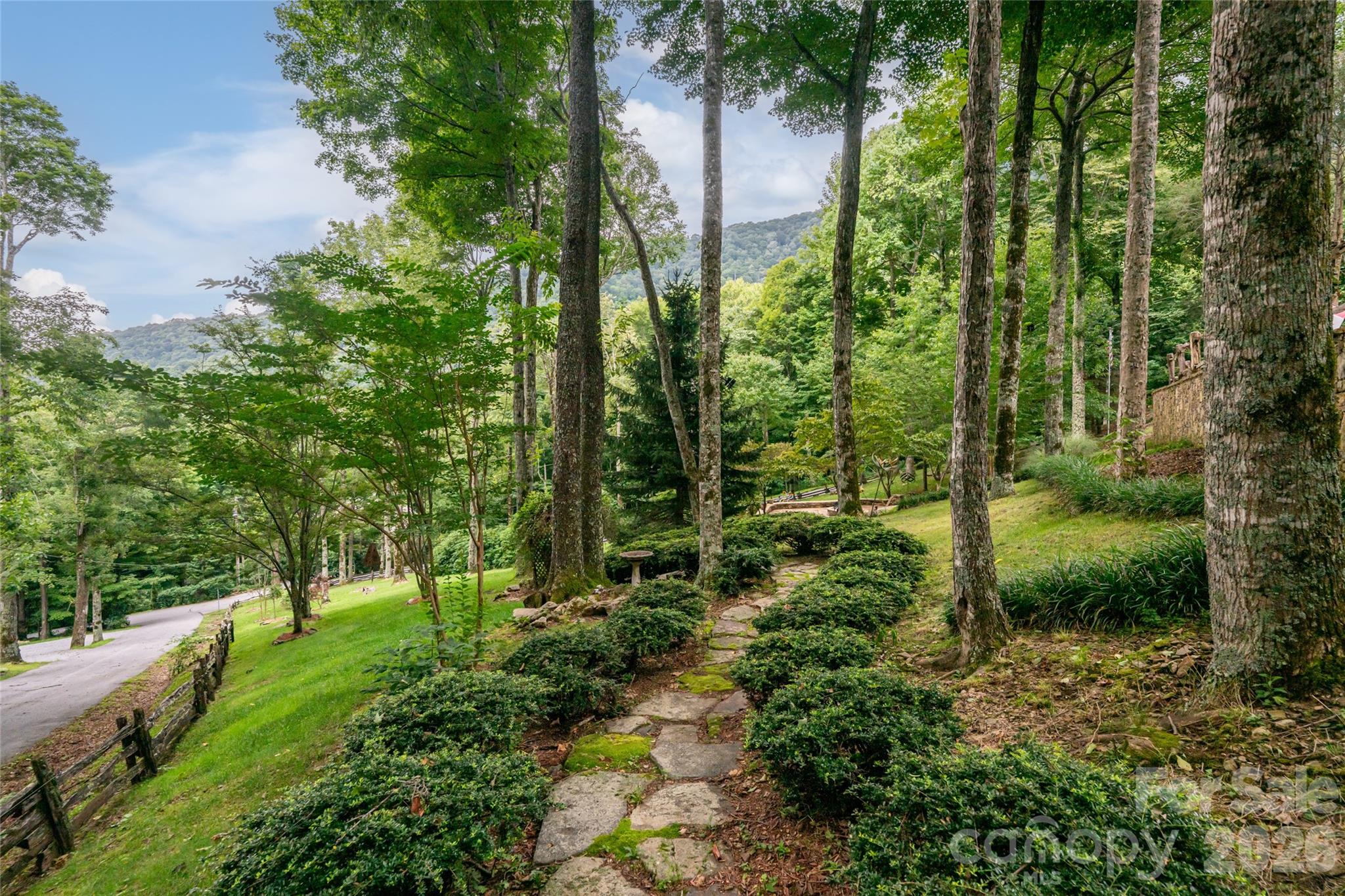 580 Flying Hawk Trail Property Photo 48