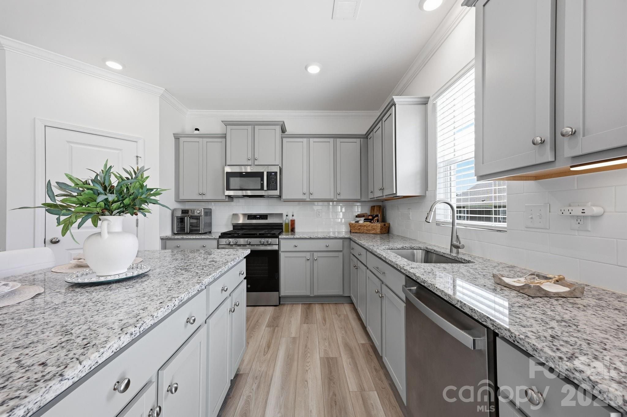 2062 Van Buren Road Property Photo 8
