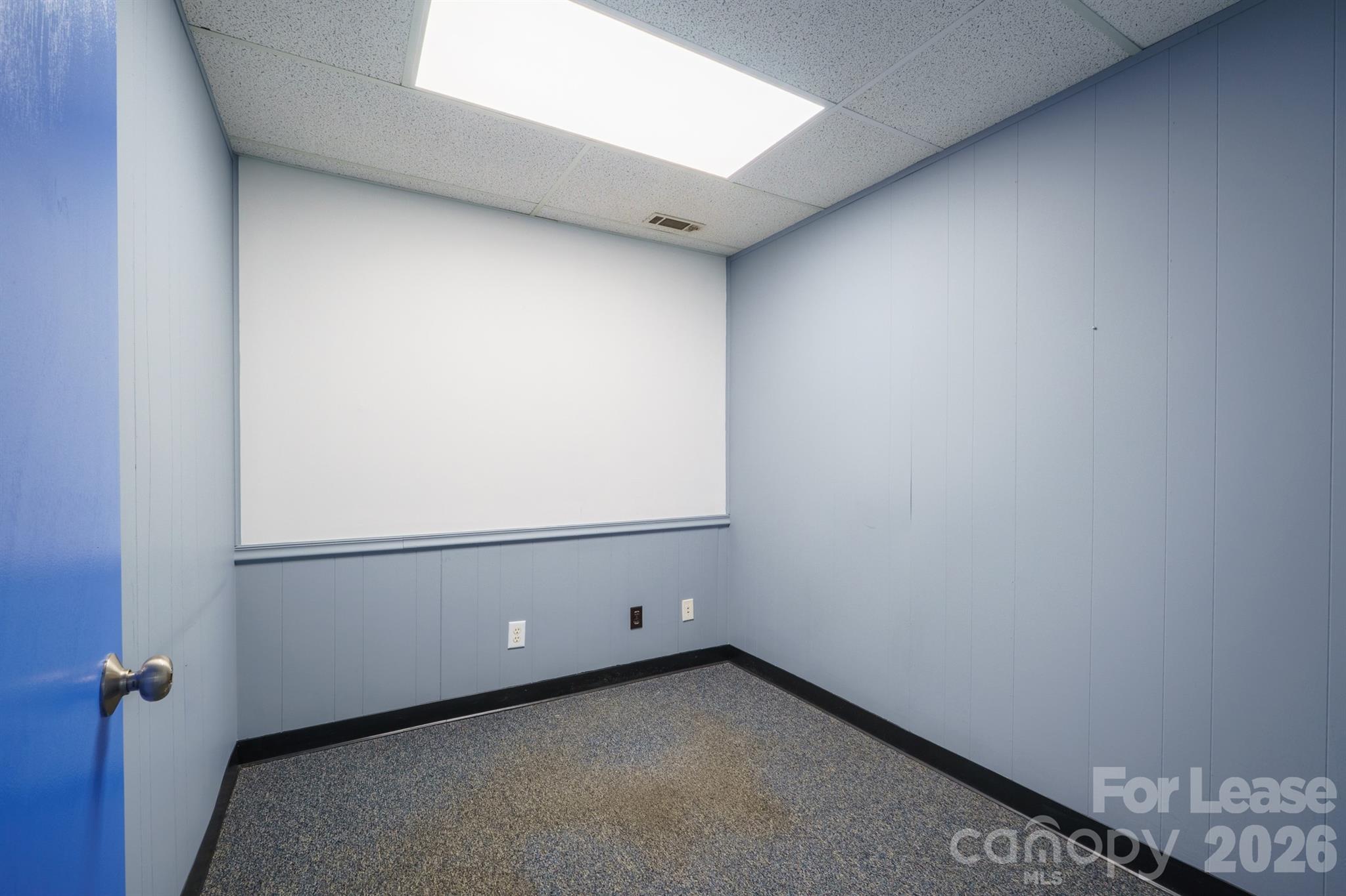 2454 Davie Avenue Property Photo 6