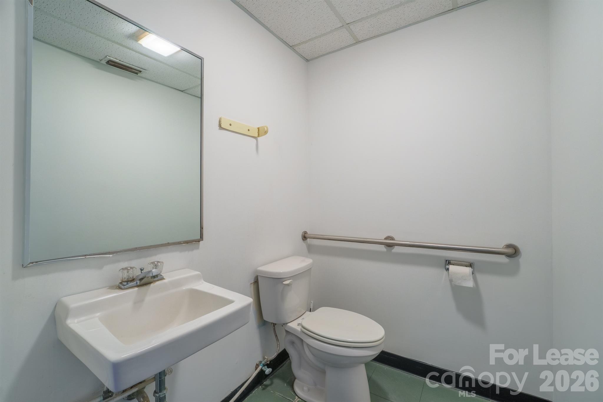2454 Davie Avenue Property Photo 8
