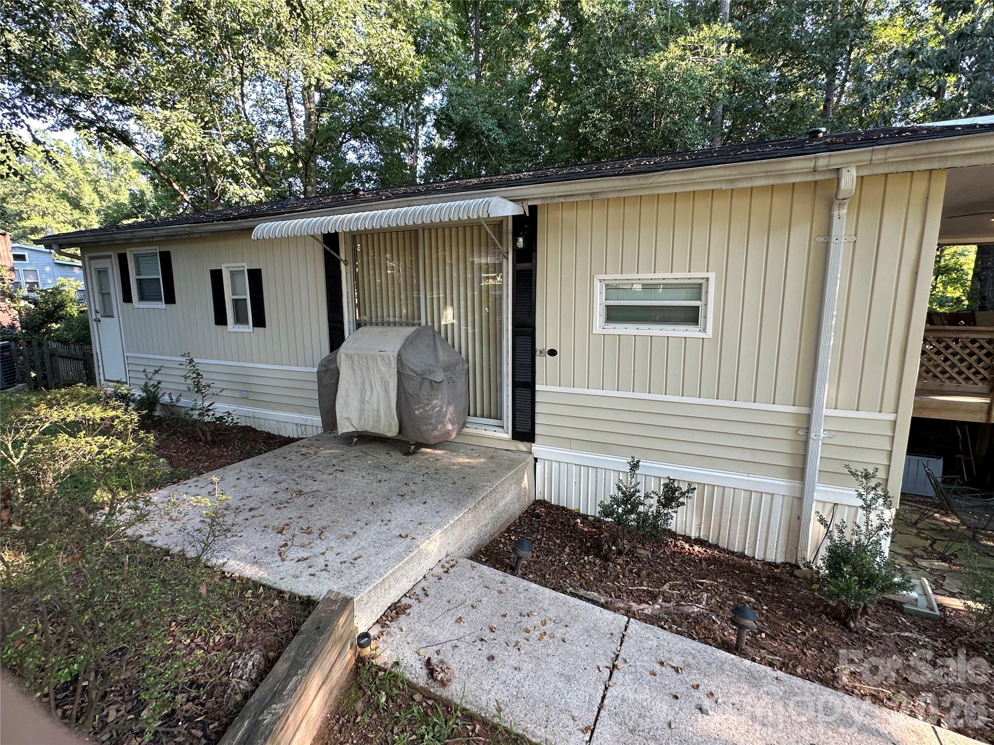 111 Hickory Circle Property Photo 2
