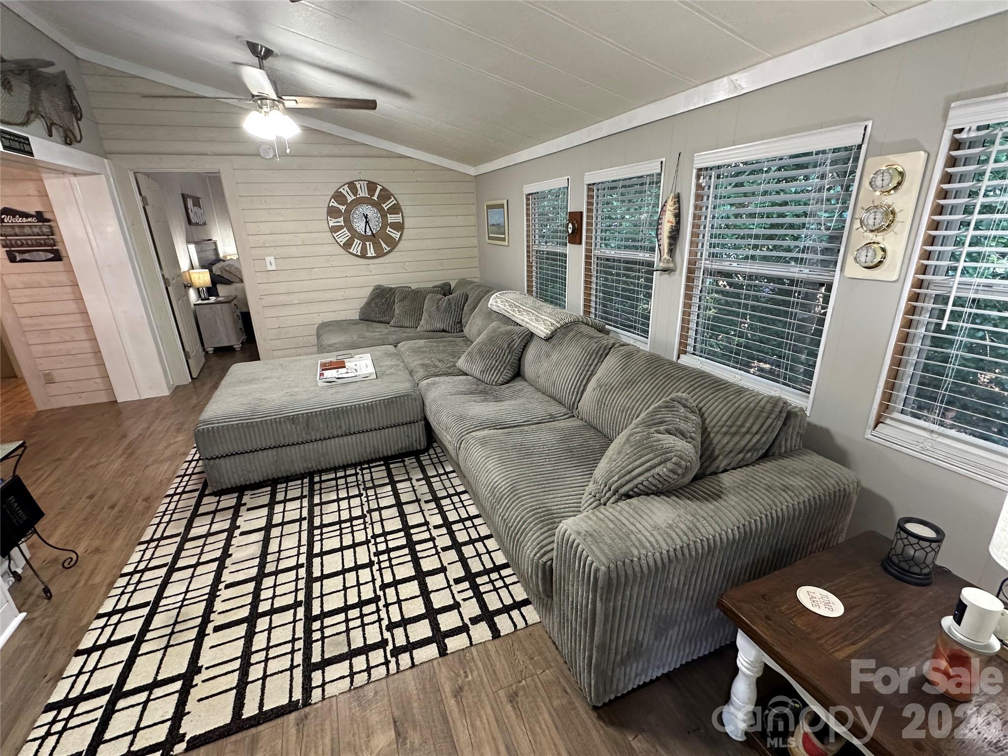 111 Hickory Circle Property Photo 4