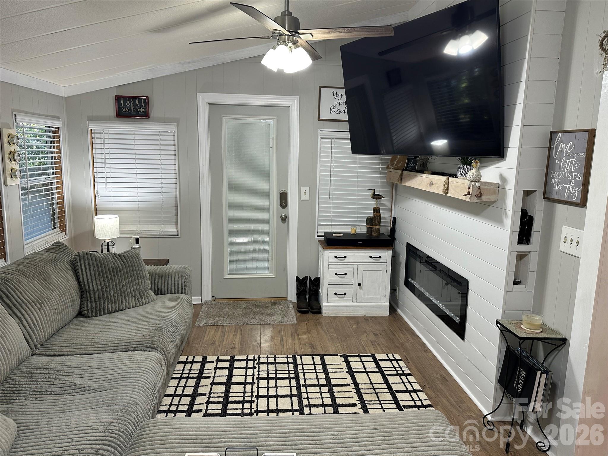111 Hickory Circle Property Photo 6