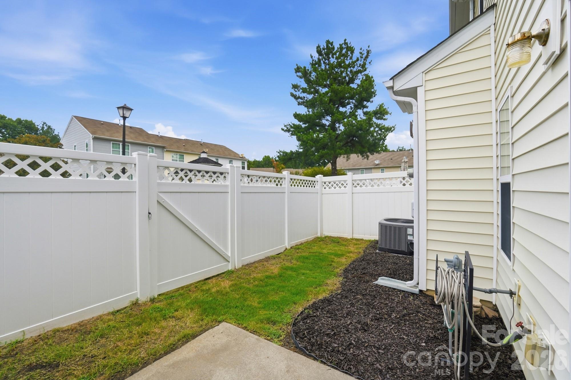 13838 Singleleaf Lane Property Photo 24