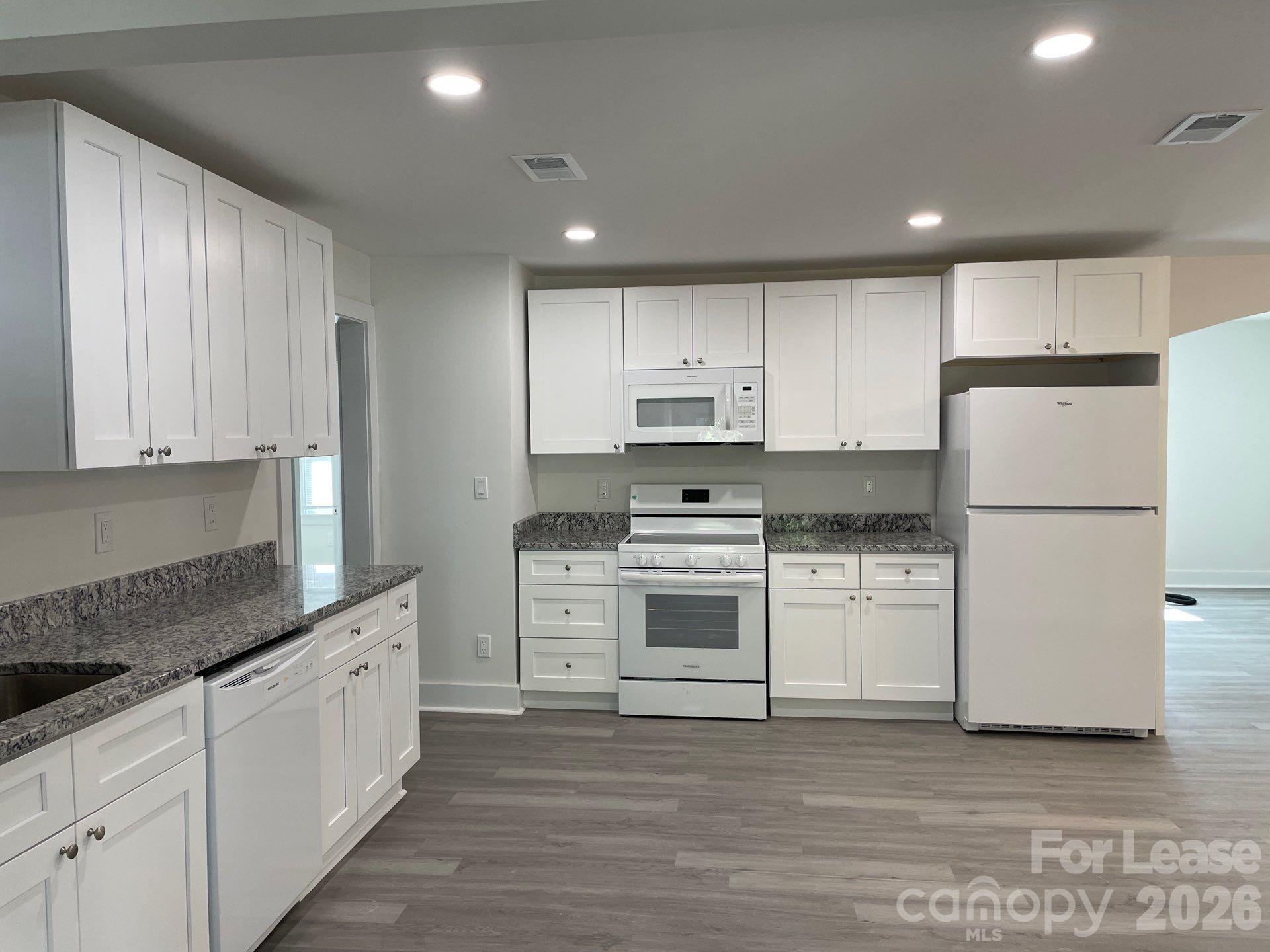 649 Arch Drive Property Photo 4