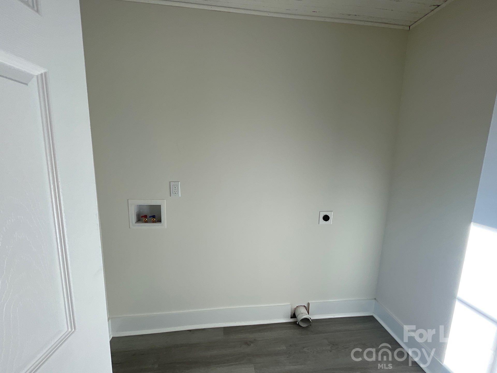 649 Arch Drive Property Photo 5