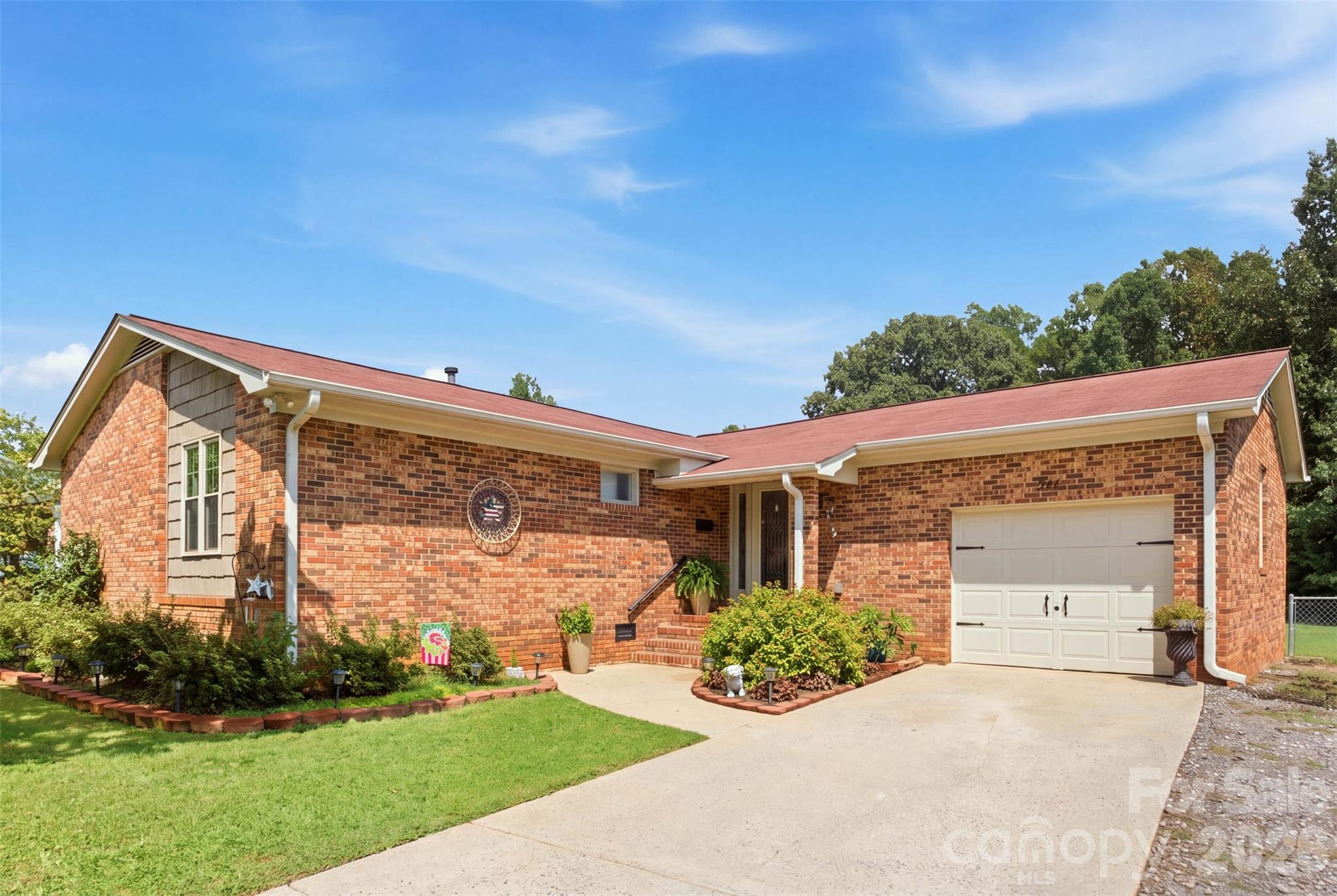 502 Ellenwood Drive Property Photo 1