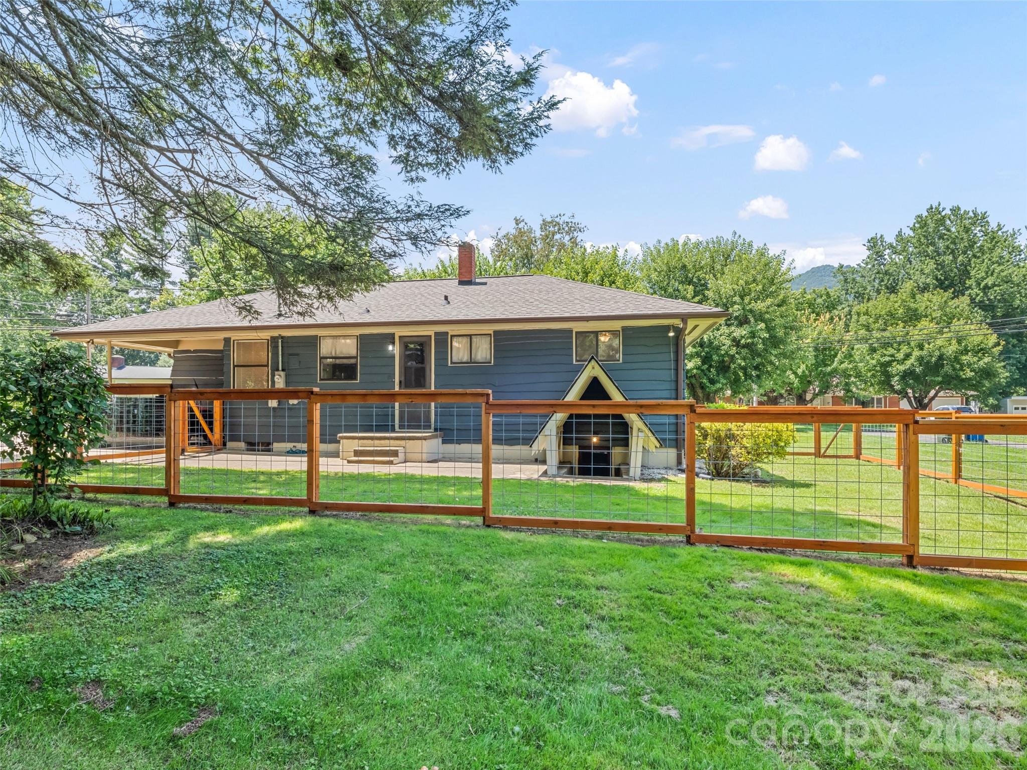 713 Brown Avenue Property Photo 4