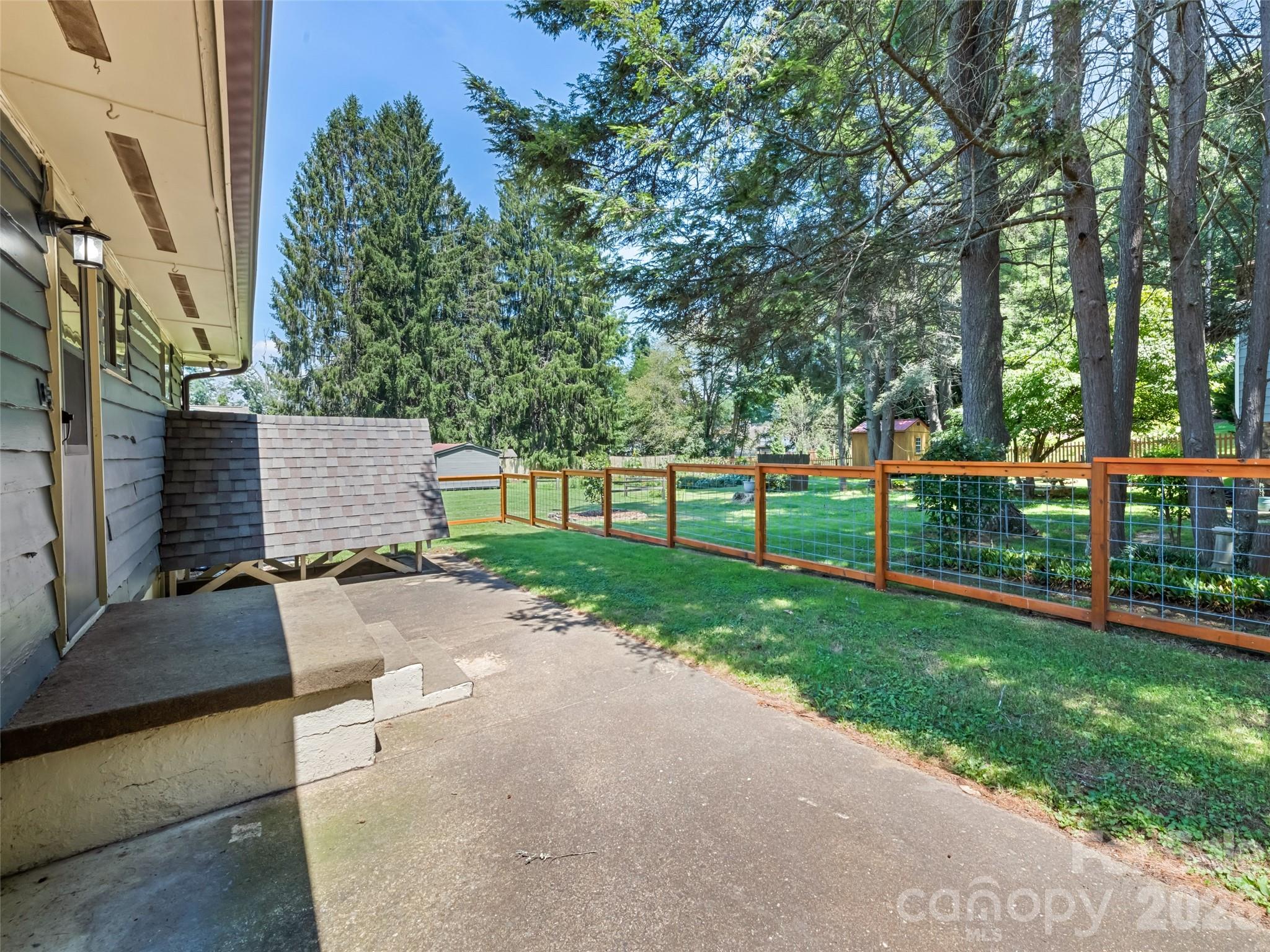 713 Brown Avenue Property Photo 8