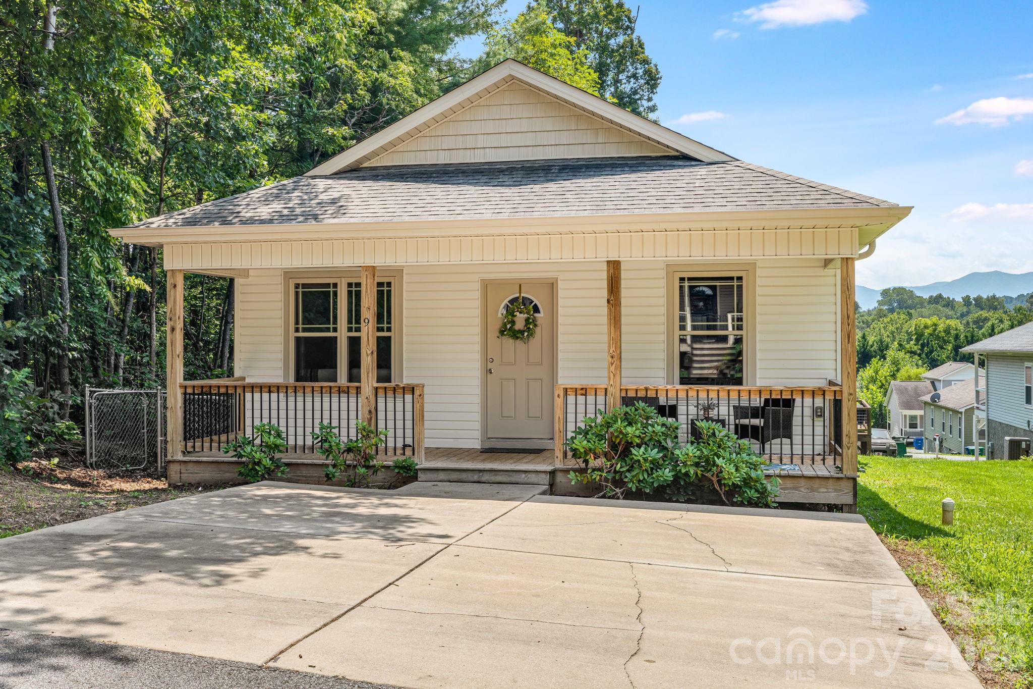 9 Coral Berry Drive Property Photo 1