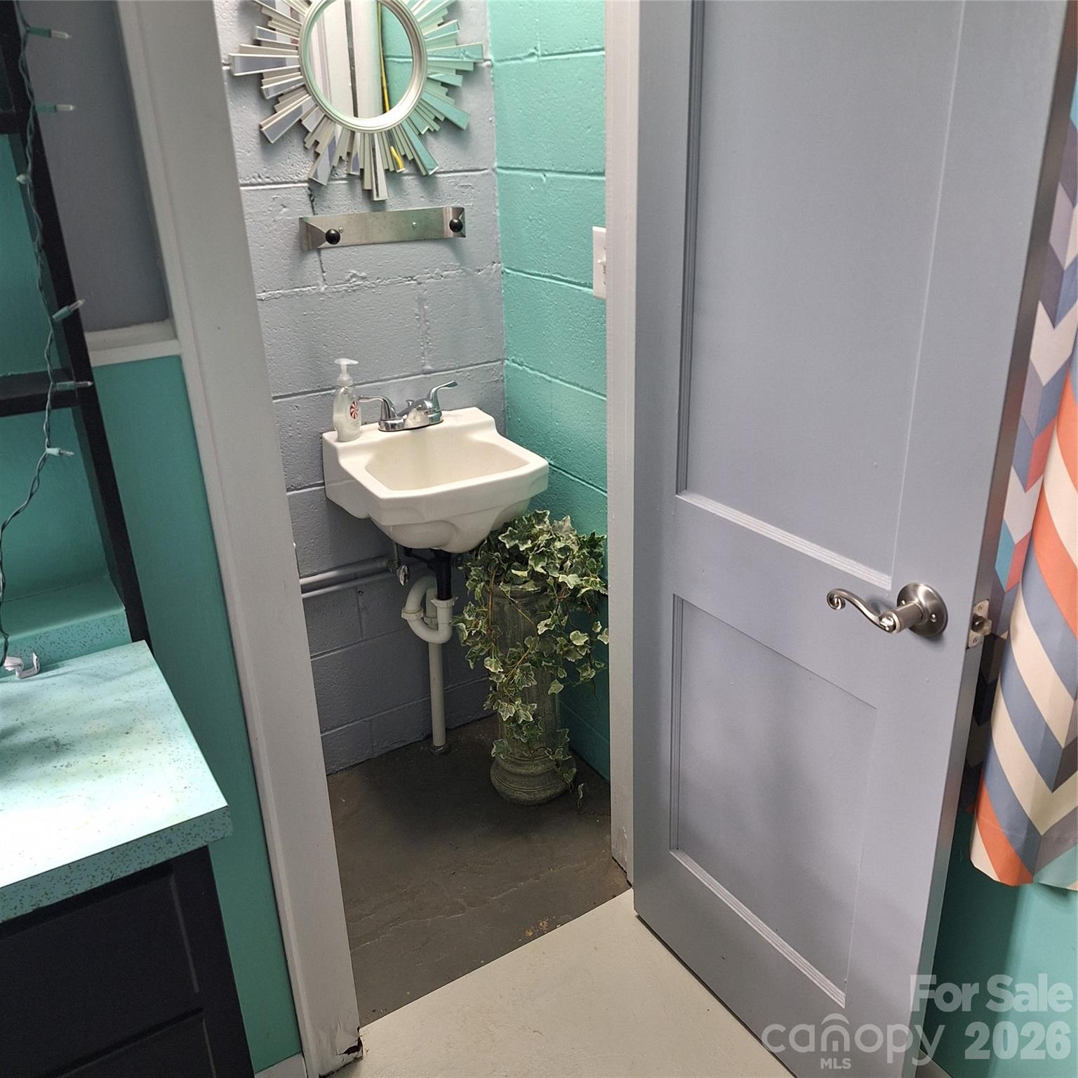 1876 Drexel Road Property Photo 32