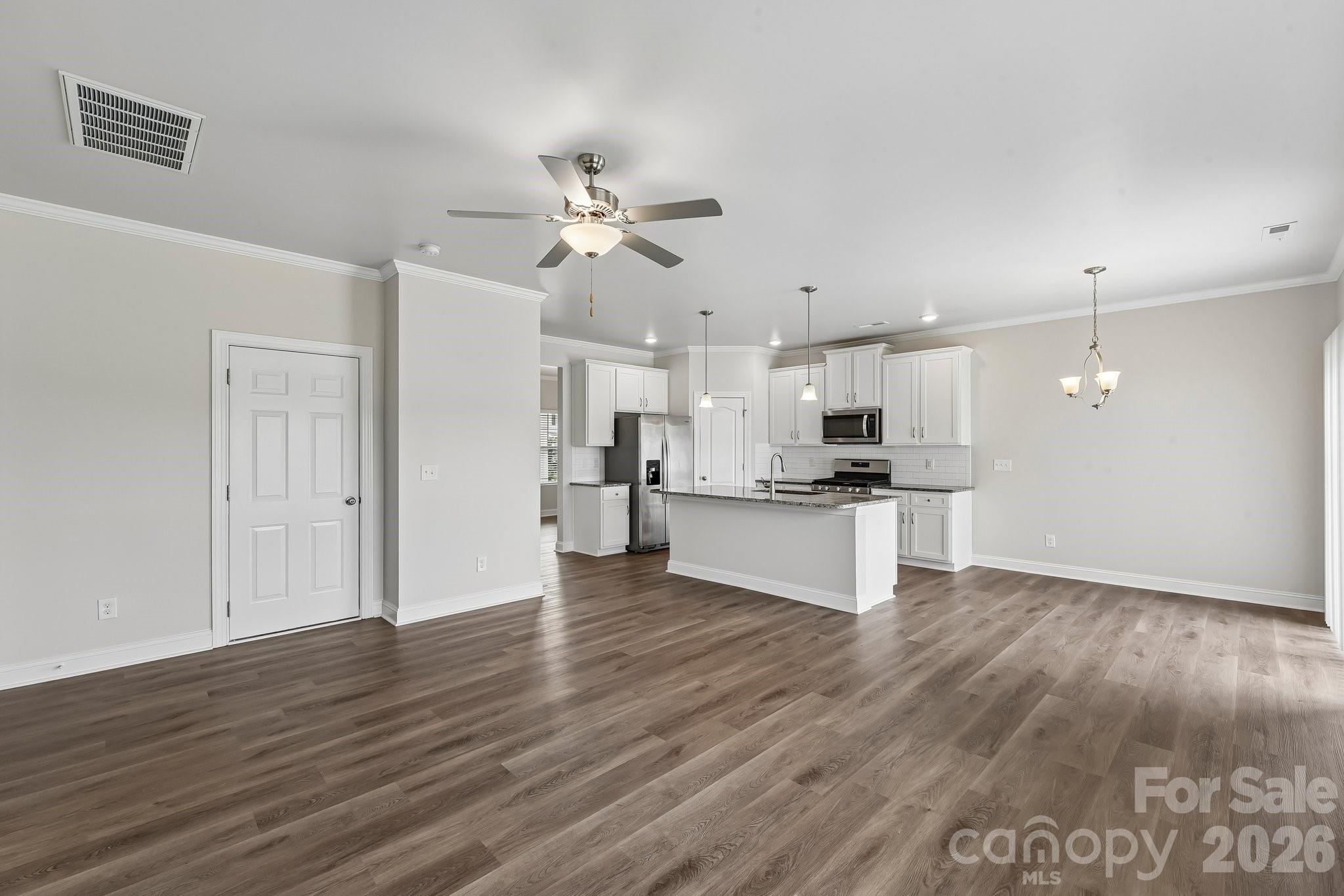 2127 Vecchio Drive Property Photo 11