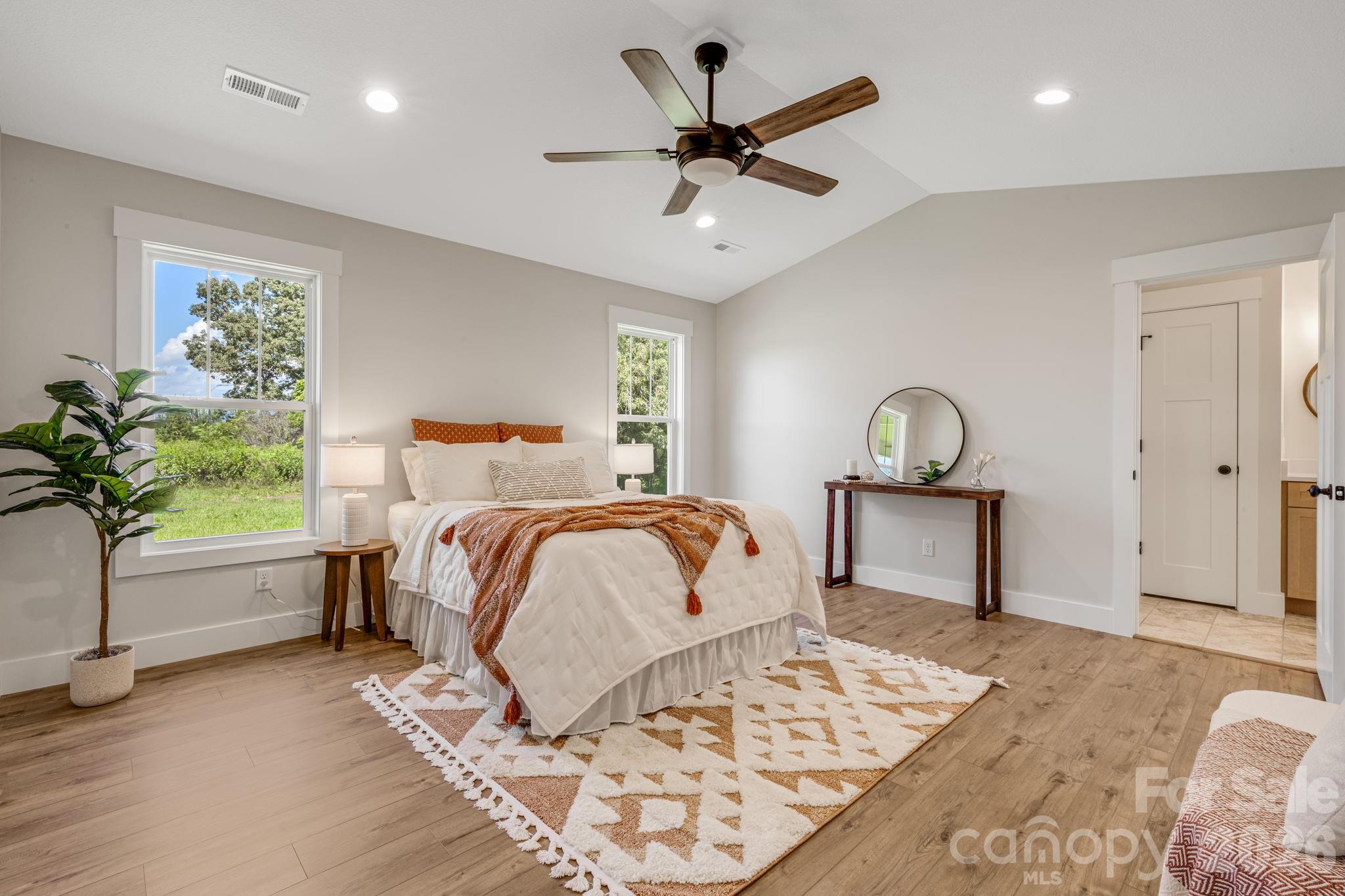 735 Jupiter Road Property Photo 5