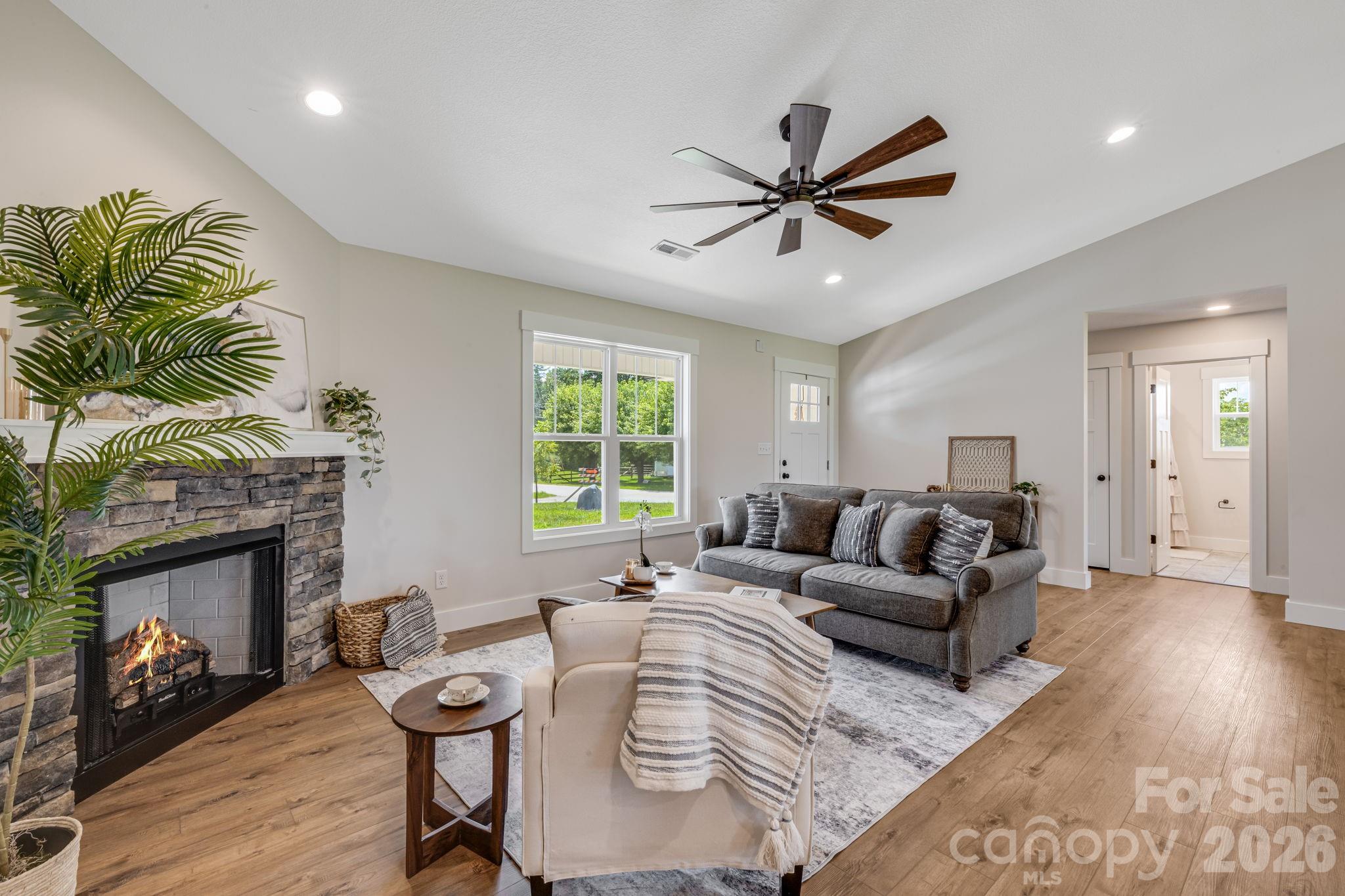 735 Jupiter Road Property Photo 12