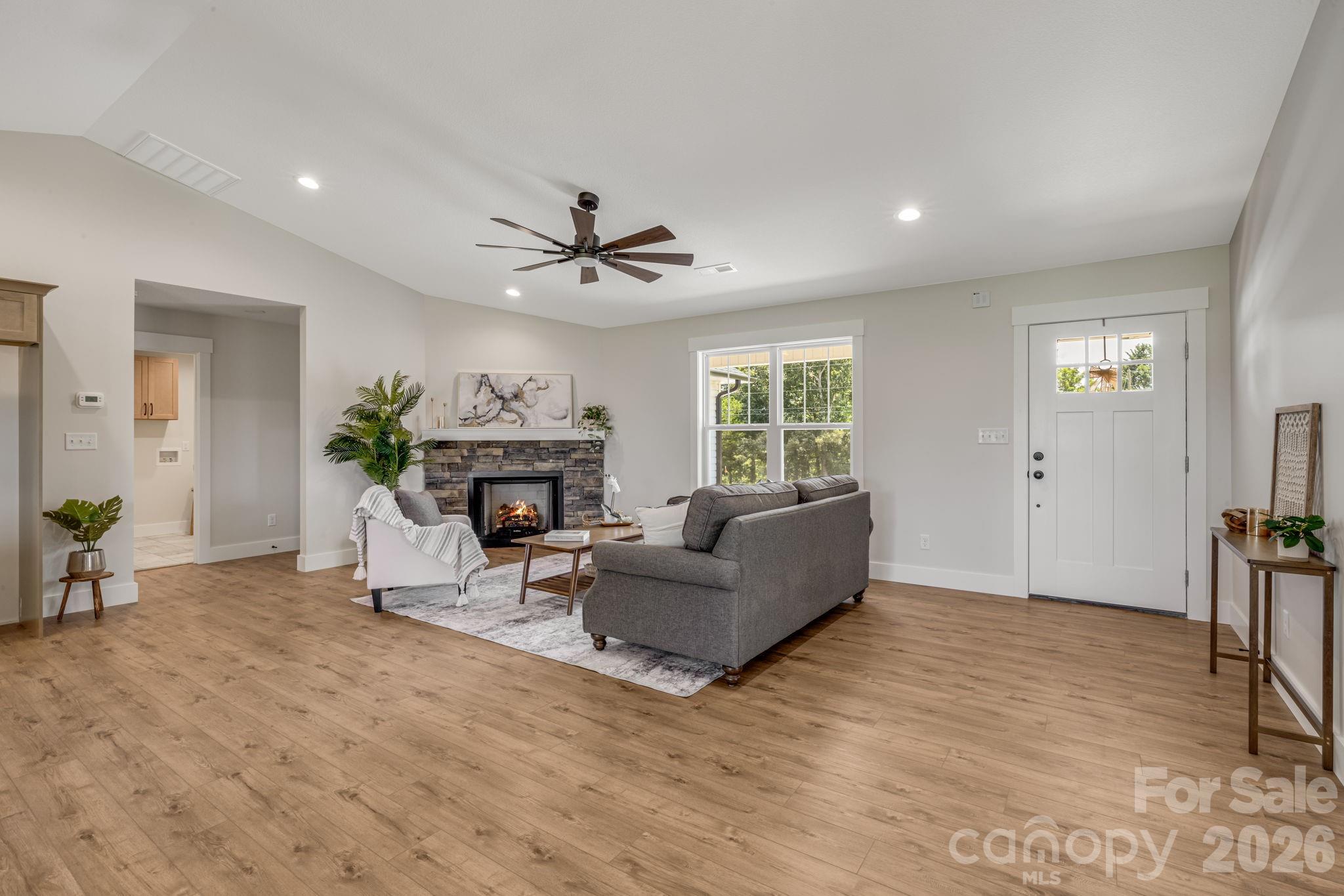 735 Jupiter Road Property Photo 14